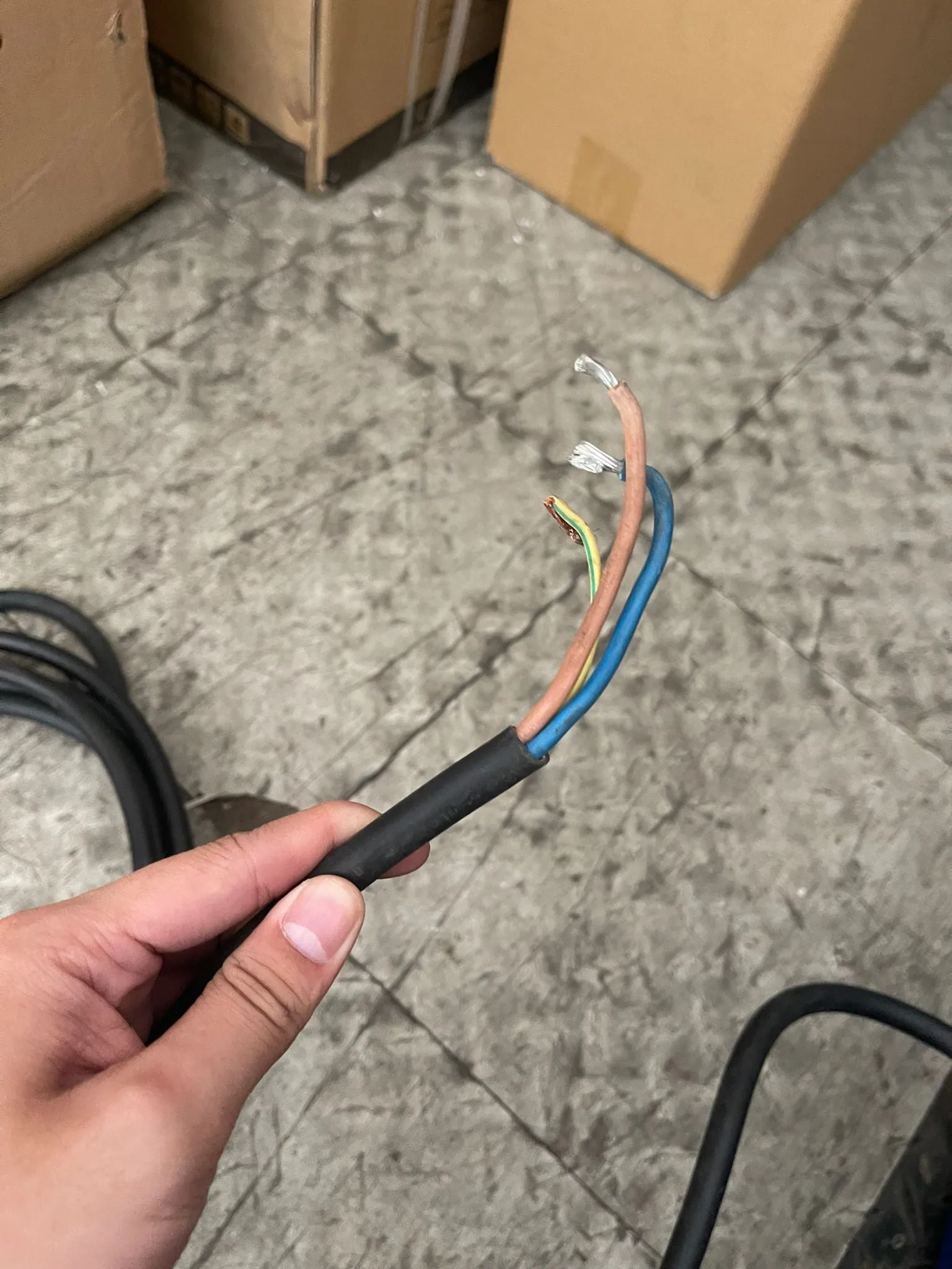 Aiko TIG250AD 110/220V Come With 8m TIG26 Torch 3m Welding Cable 3m Earth Cable | Model : W-TIG250AD
