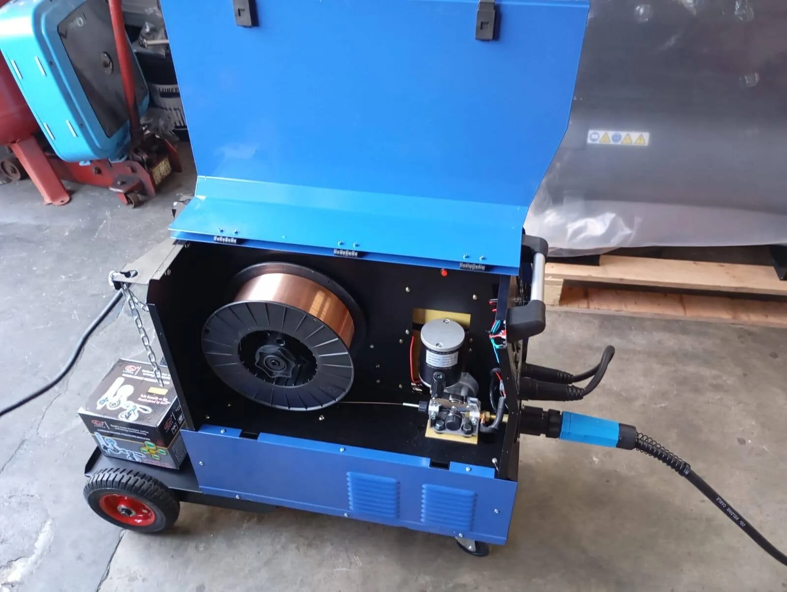 Aiko Welding Machine IGBT MIG250A C/W MIG AK15 4m & 3m Welding Cable C/W Gas Trolley | Model : W-MIG250A-MY