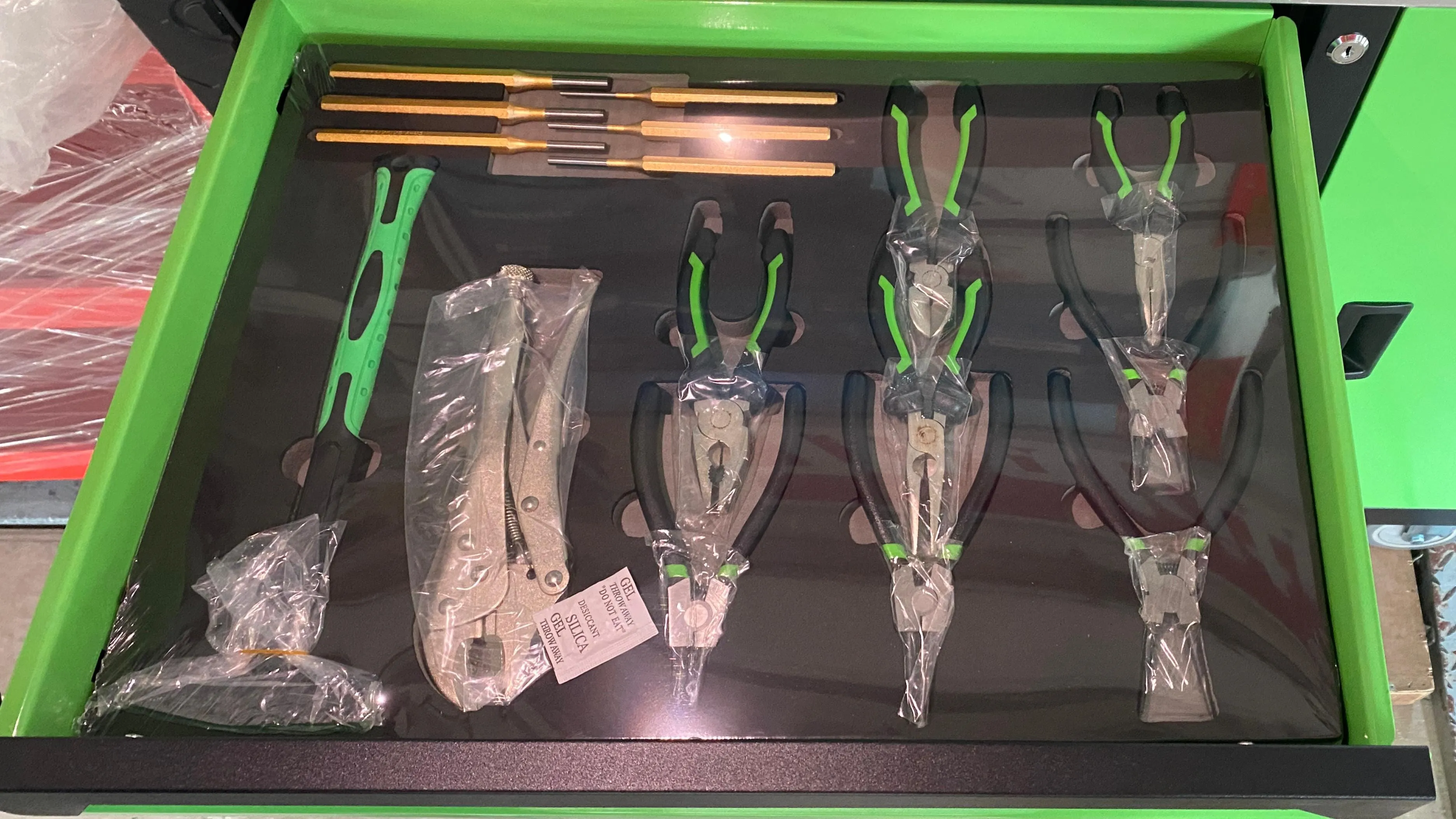 Aiko Work Shop Tool Cabinet Big (Green) with 200 Pcs Tool Set #RC23 | Model: TB-JS-RC23 200PCS