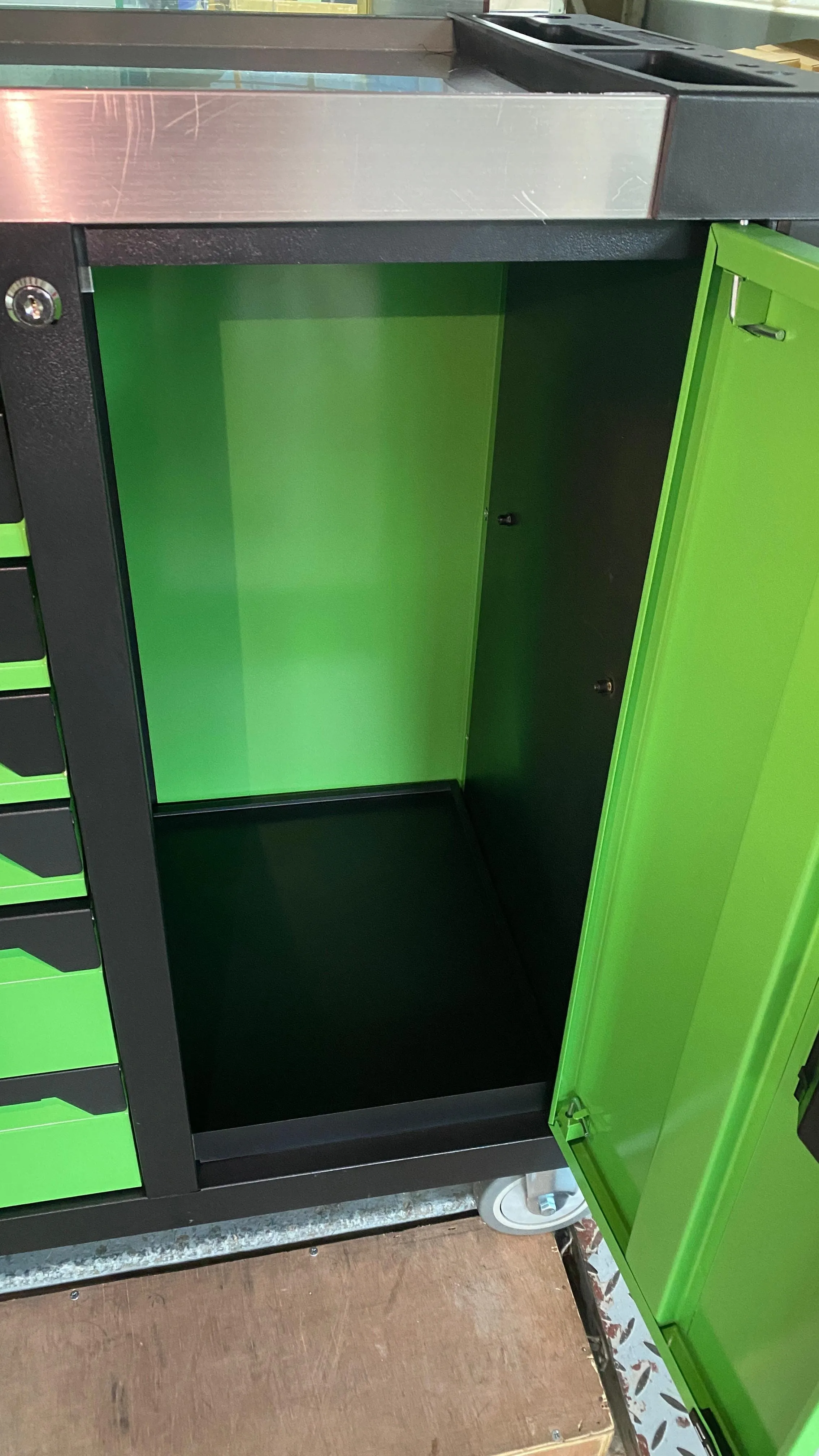 Aiko Work Shop Tool Cabinet Big (Green) with 200 Pcs Tool Set #RC23 | Model: TB-JS-RC23 200PCS