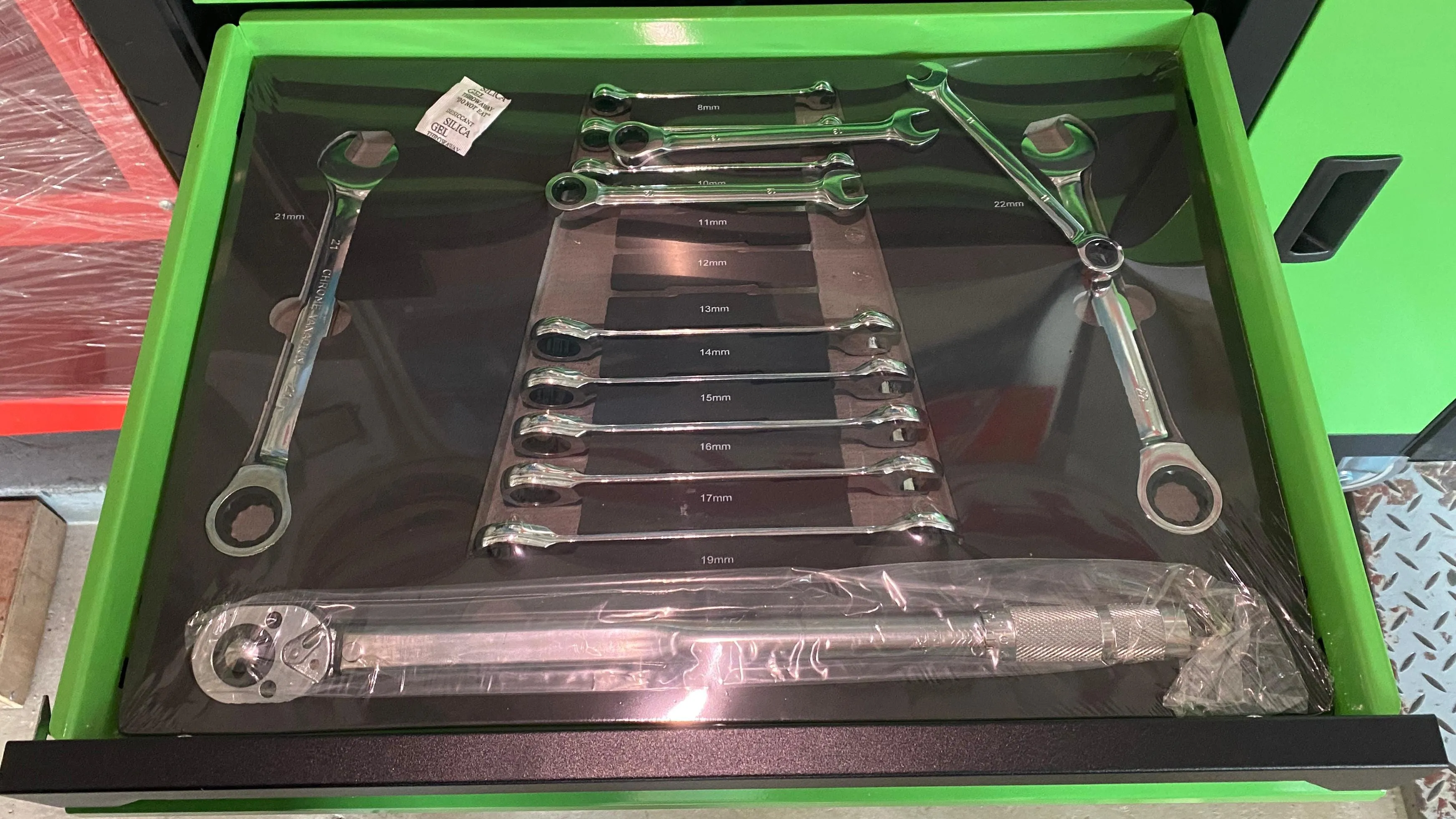 Aiko Work Shop Tool Cabinet Big (Green) with 200 Pcs Tool Set #RC23 | Model: TB-JS-RC23 200PCS