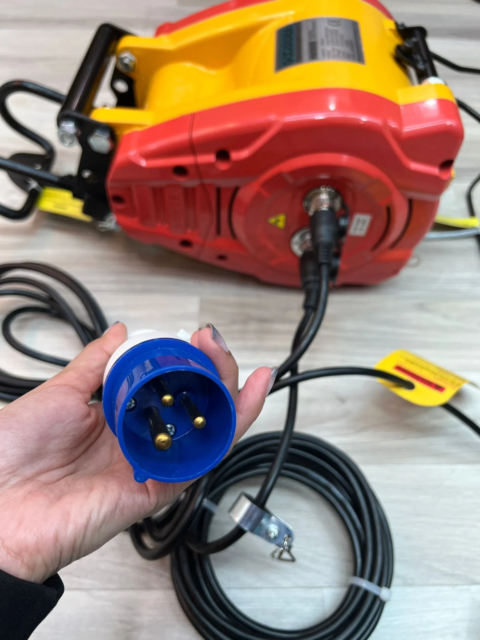 Aiko/GoodIdea Brushless Electric Mini Winch 5mm X 60m 340kg 230V 50hz  With Speed Control | Model: WIN-BL340