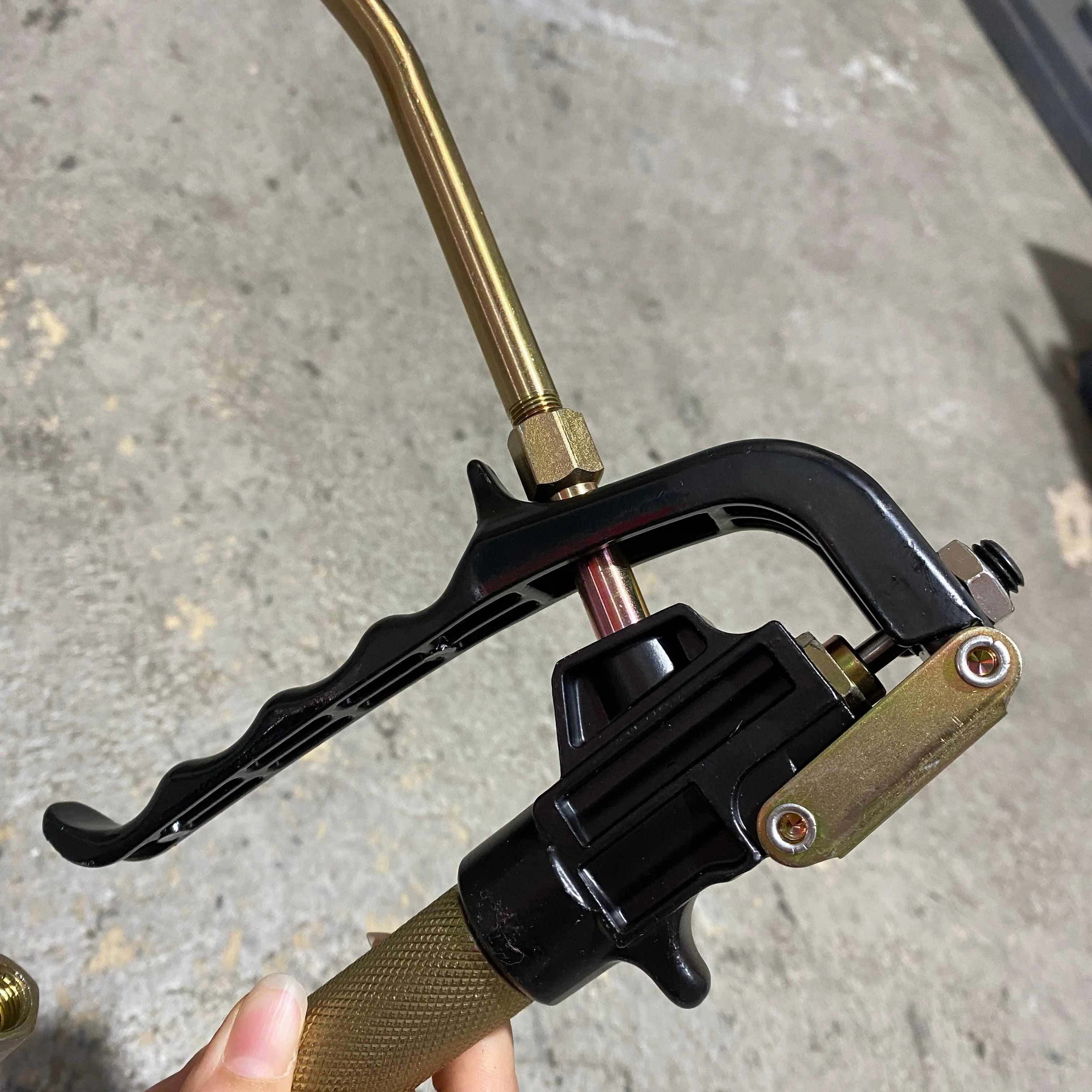 Air Grease Gun Steel Type for Tuta | Model : AM-16045