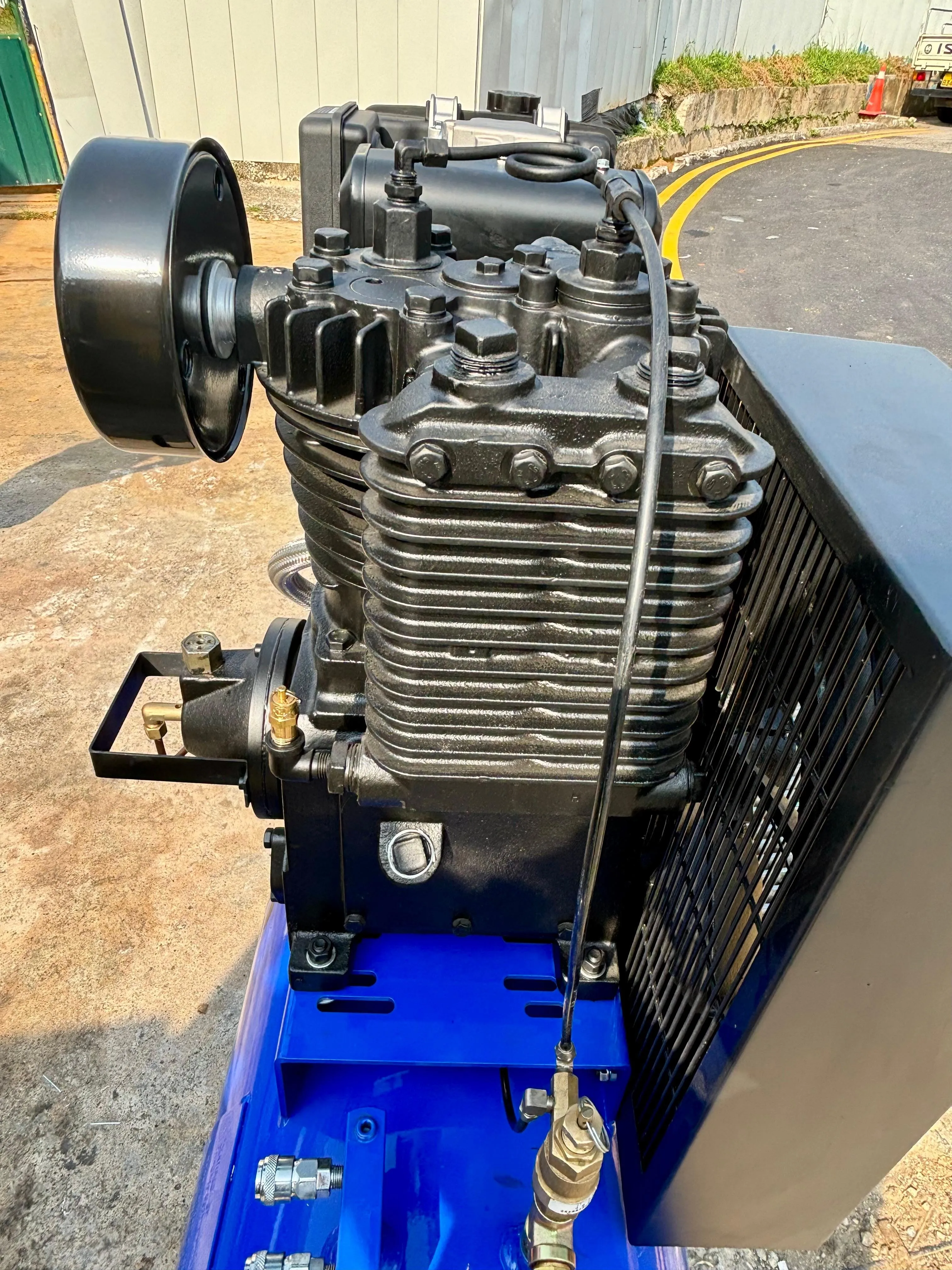 Airstrong 10hp 180L 2stage Loncin Diesel Air Compressor With L186E | Model : ASTS55U-180-186D