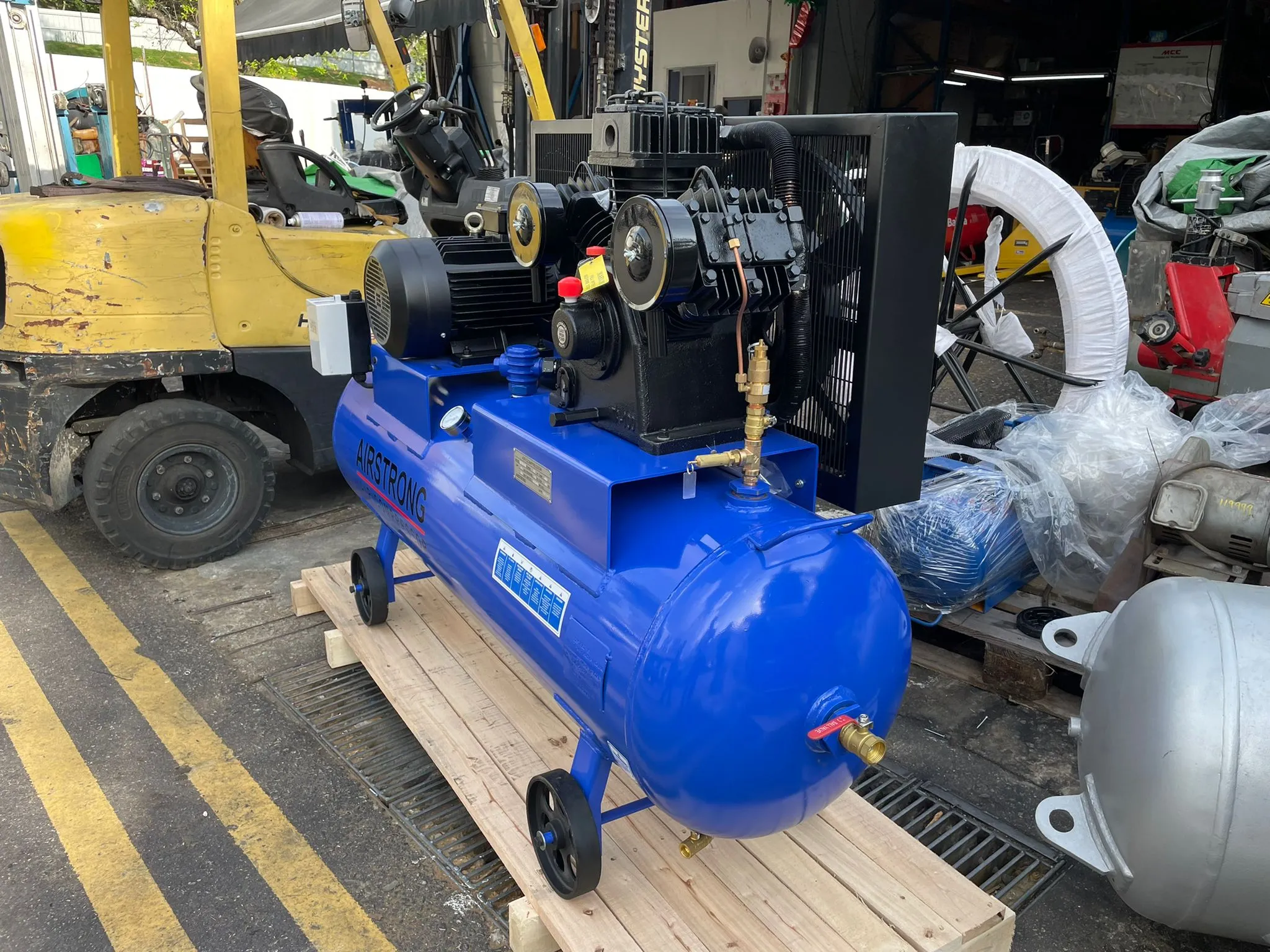 AIRSTRONG 10HP 400L 1 Stage 3Phase (415V) 8 Bar Heavy Duty Air Compressor | Model : ASFS100-400H