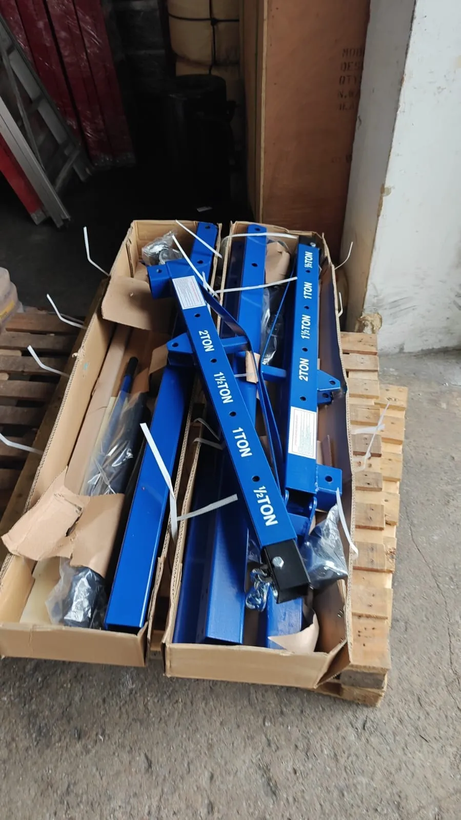 Airstrong 2 Tons Foldable Shop Crane | Model : AM-11241