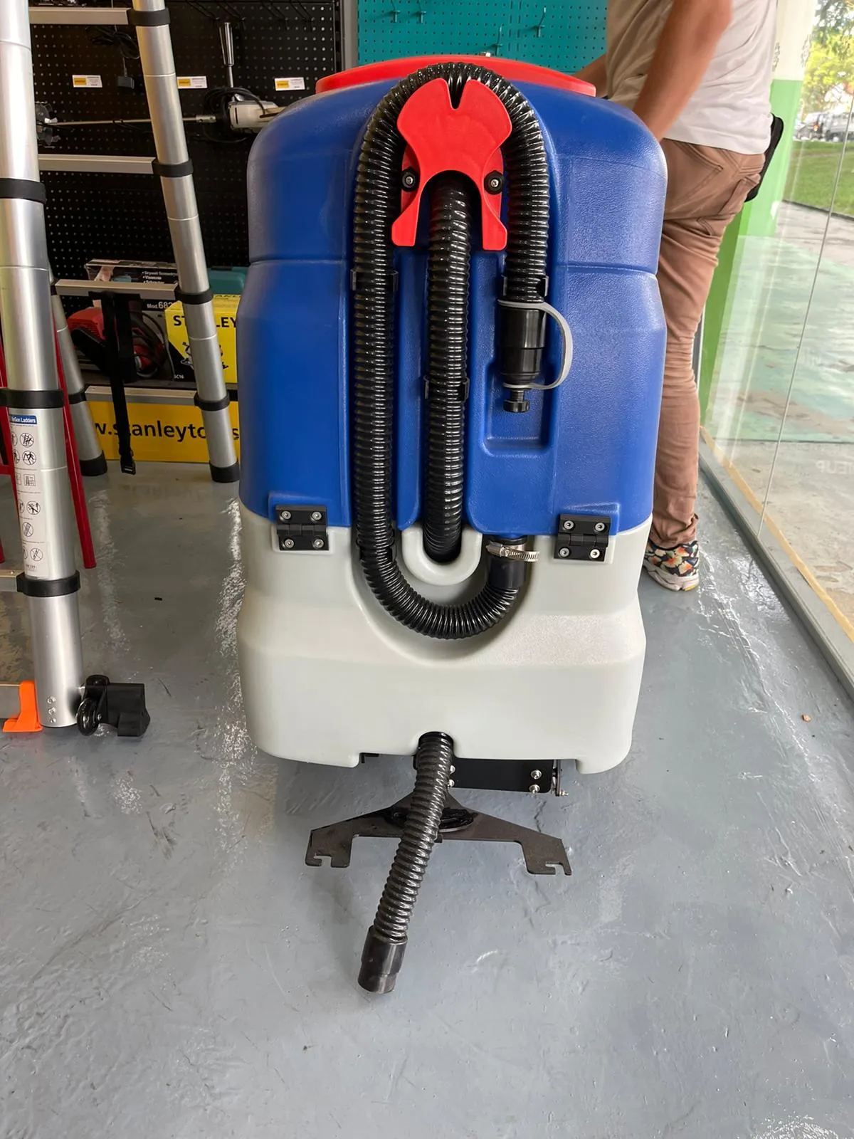 Airstrong 20 Single Brush Ride on Floor Scrubber / Drier Machine | Model : HT55B