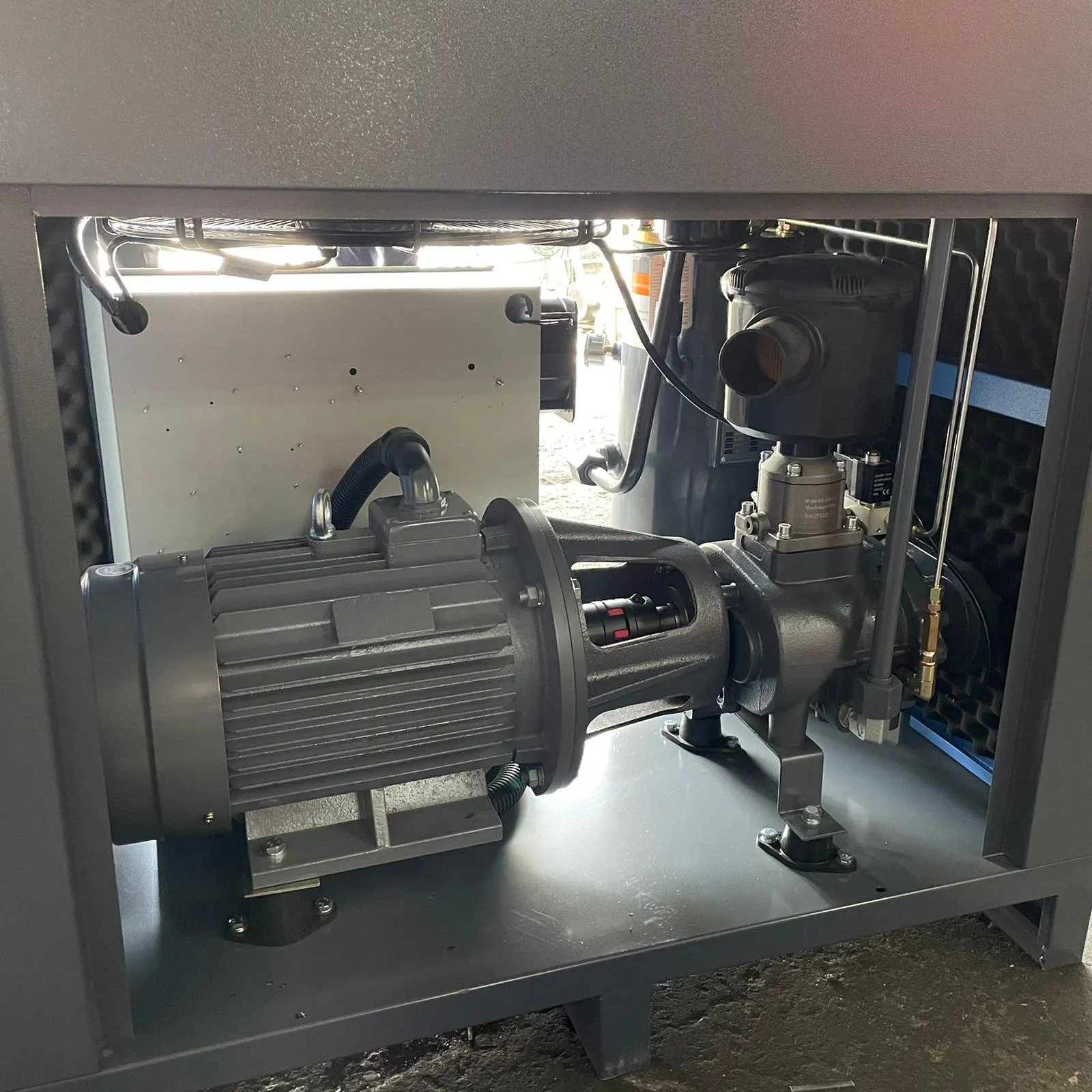 Airstrong ASPM30HP Rotary Inverter Screw Air Compressor with 415V. 30Hp. 10 Bar | Model : ASPM30HP