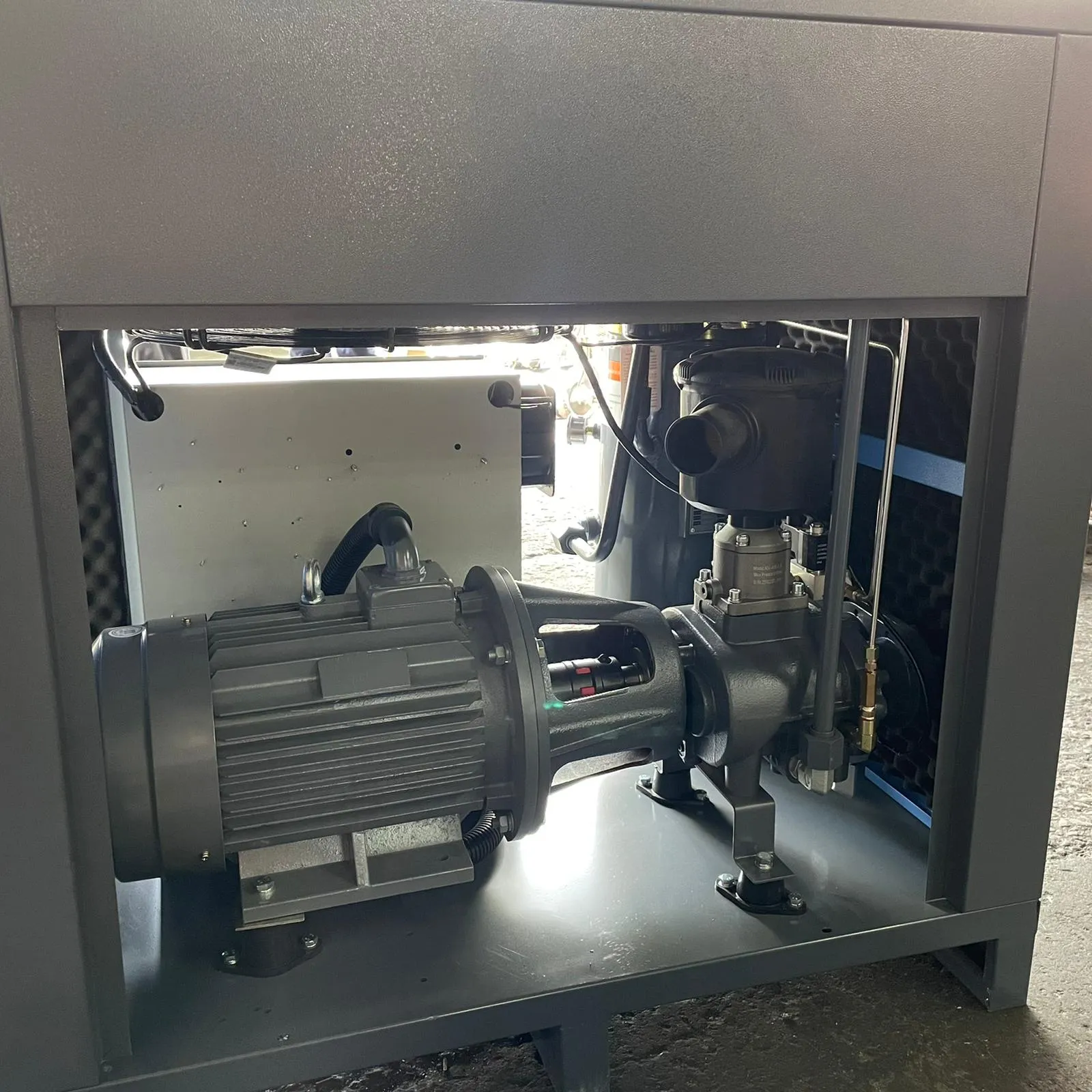 Airstrong ASPM30HP Rotary Inverter Screw Air Compressor with 415V. 30Hp. 10 Bar | Model : ASPM30HP