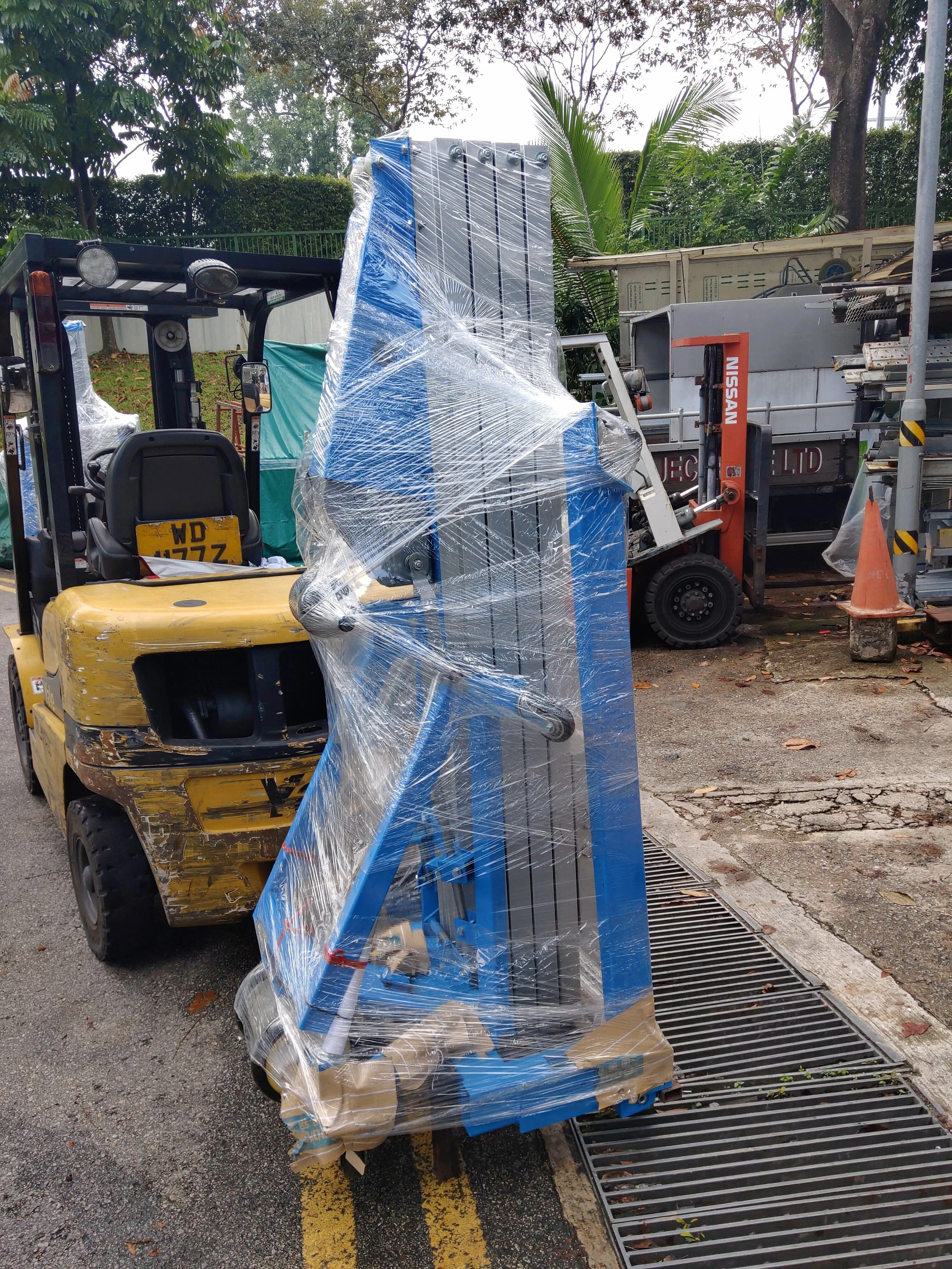 Airstrong Wire Winch High Material Lifter 6M With Electric Winch | Model : PT-LGA20-E