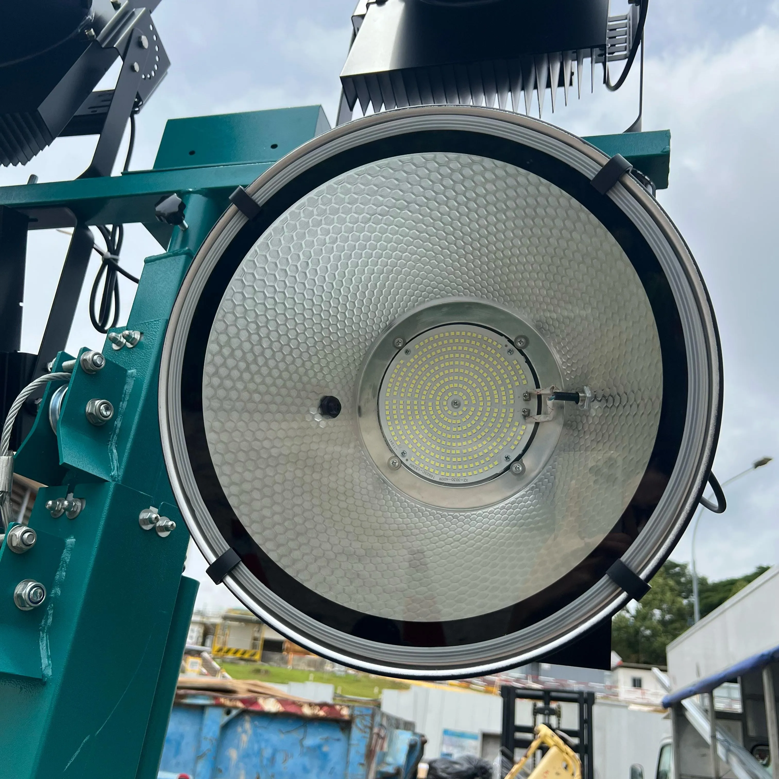 Denko 4x400W Tower Light Come With Denko Generator KDE6500T & NS40 Battery | Model : LT800LED KDE6500T