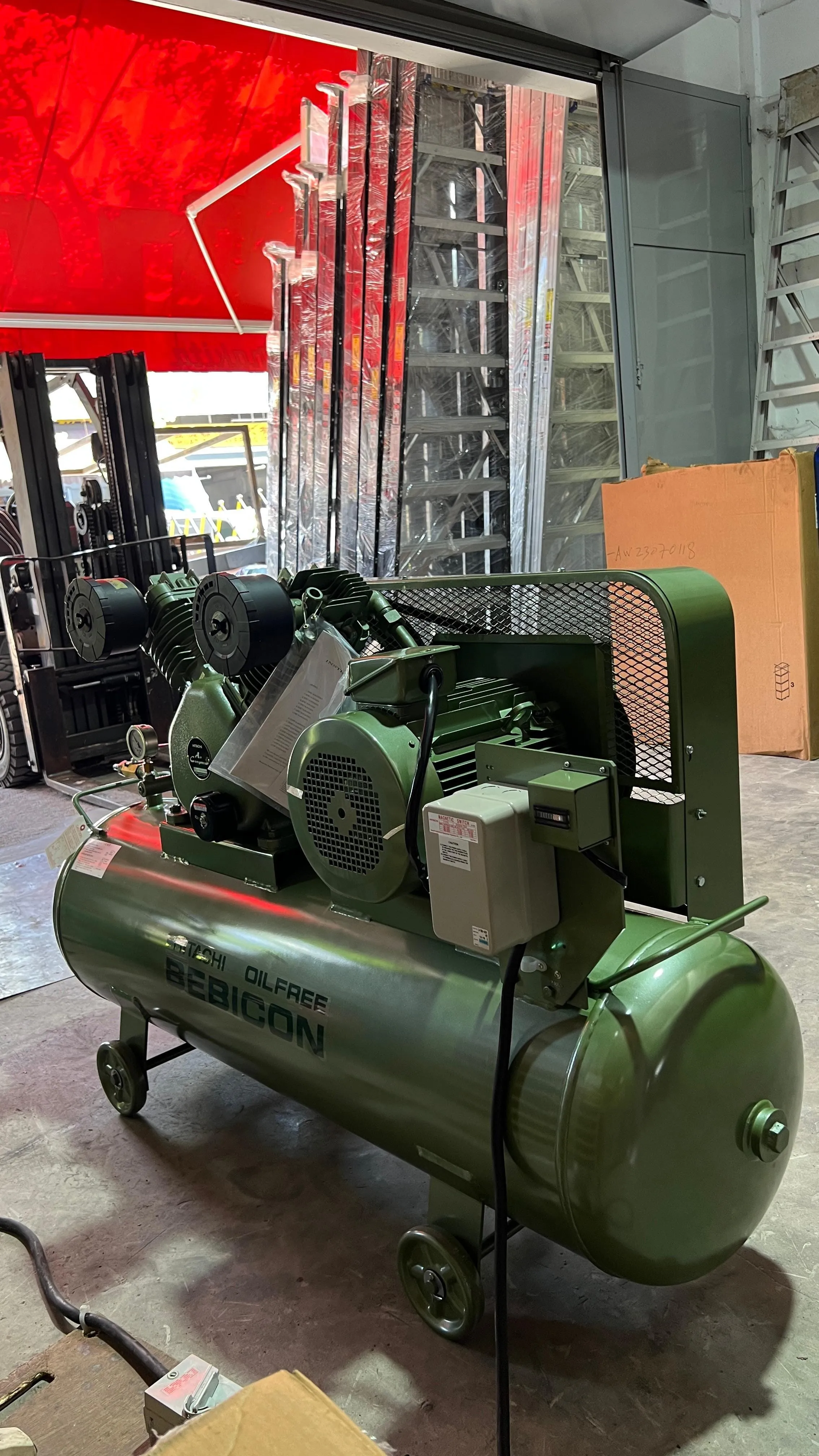 Hitachi Oil Free Air Compressor 10HP 235L 415V (IE3) | Model : 7.5OP-8.5G5A