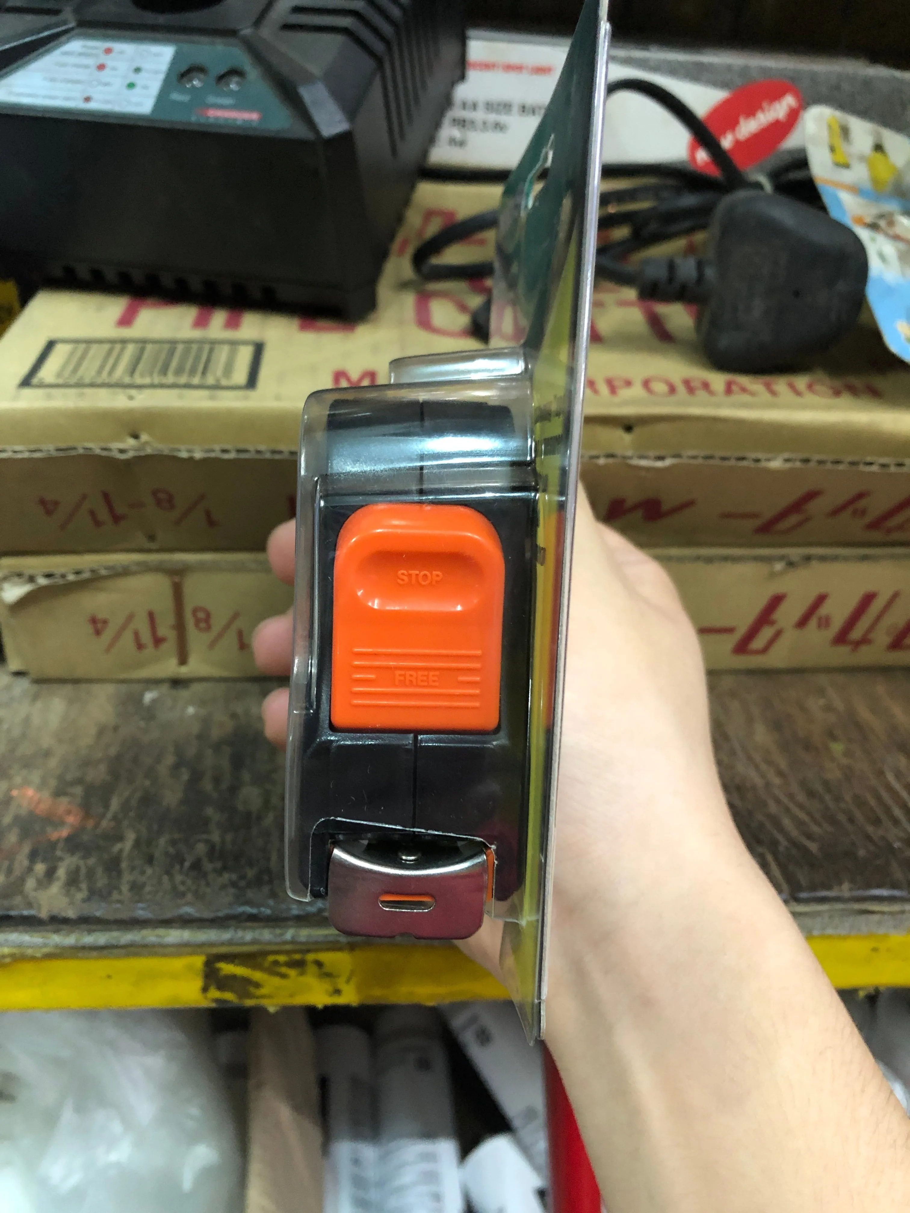 KDS 7.5m x 25ft Black Giant Mehalock Measuring Tape | Model : MT2-K75