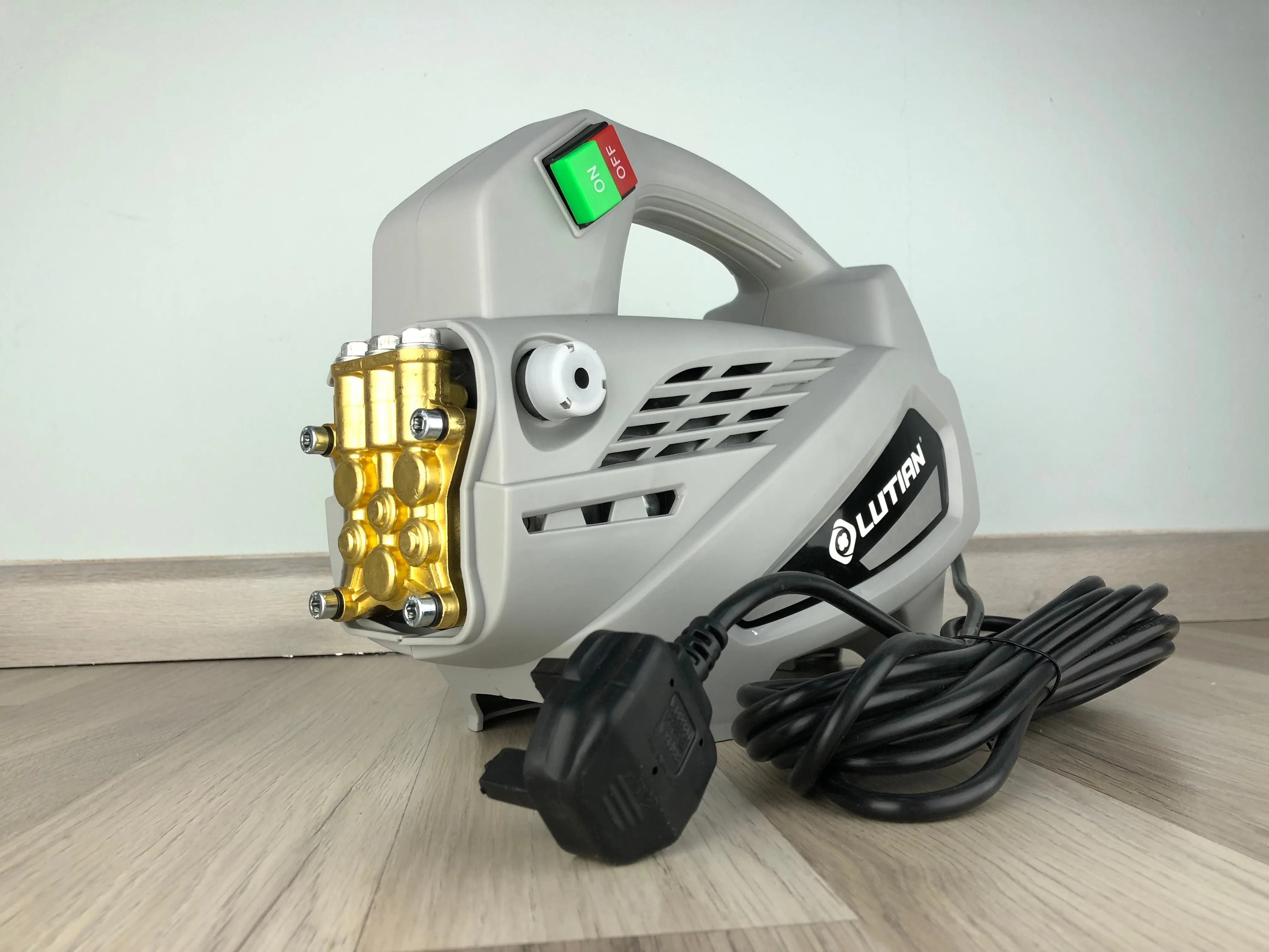 Lutian 120 Bar Portable Household High Pressure Cleaner Car Washing Machine Come with 8m hose | Model : LT-210G-1900