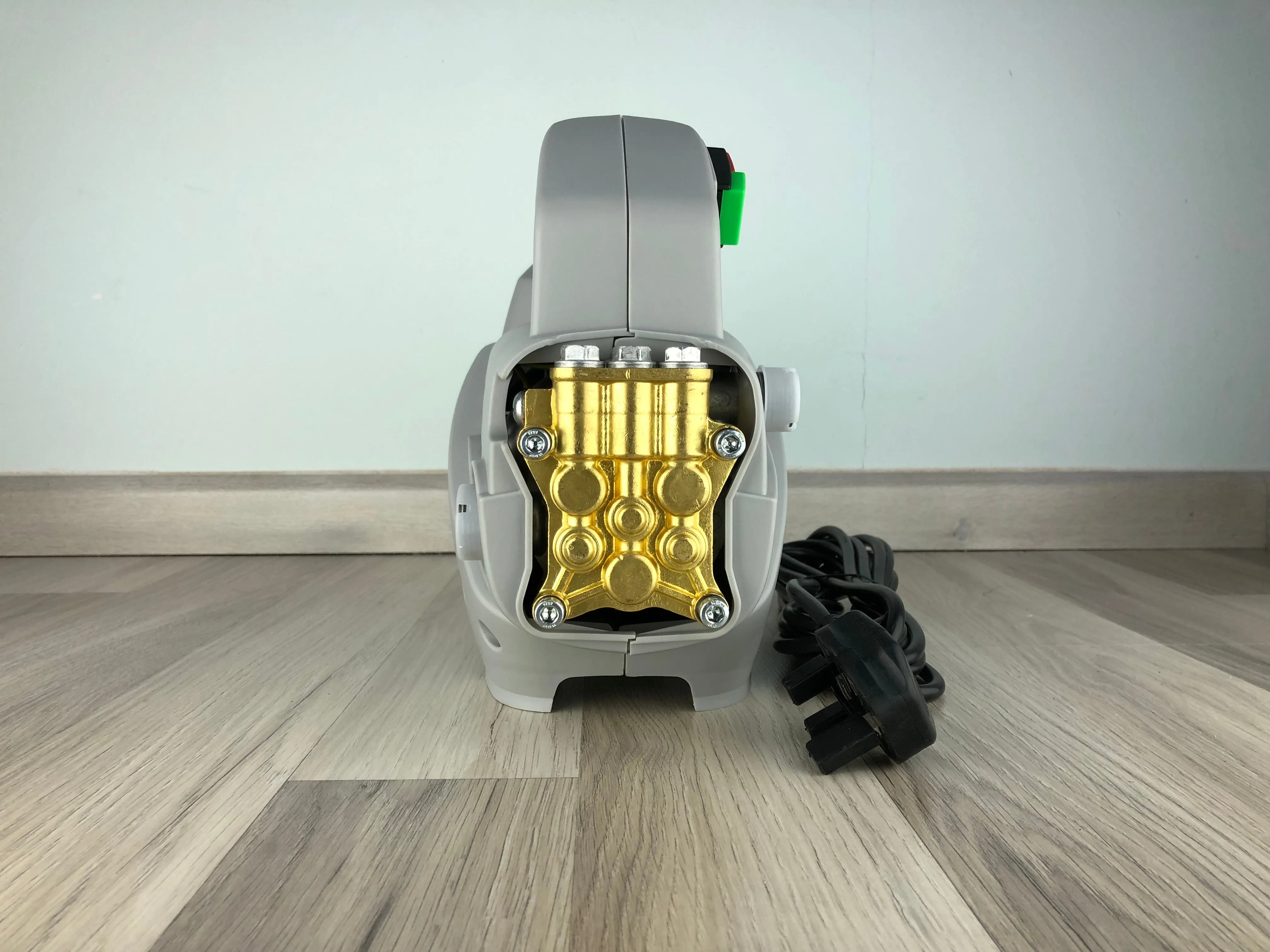 Lutian 120 Bar Portable Household High Pressure Cleaner Car Washing Machine Come with 8m hose | Model : LT-210G-1900