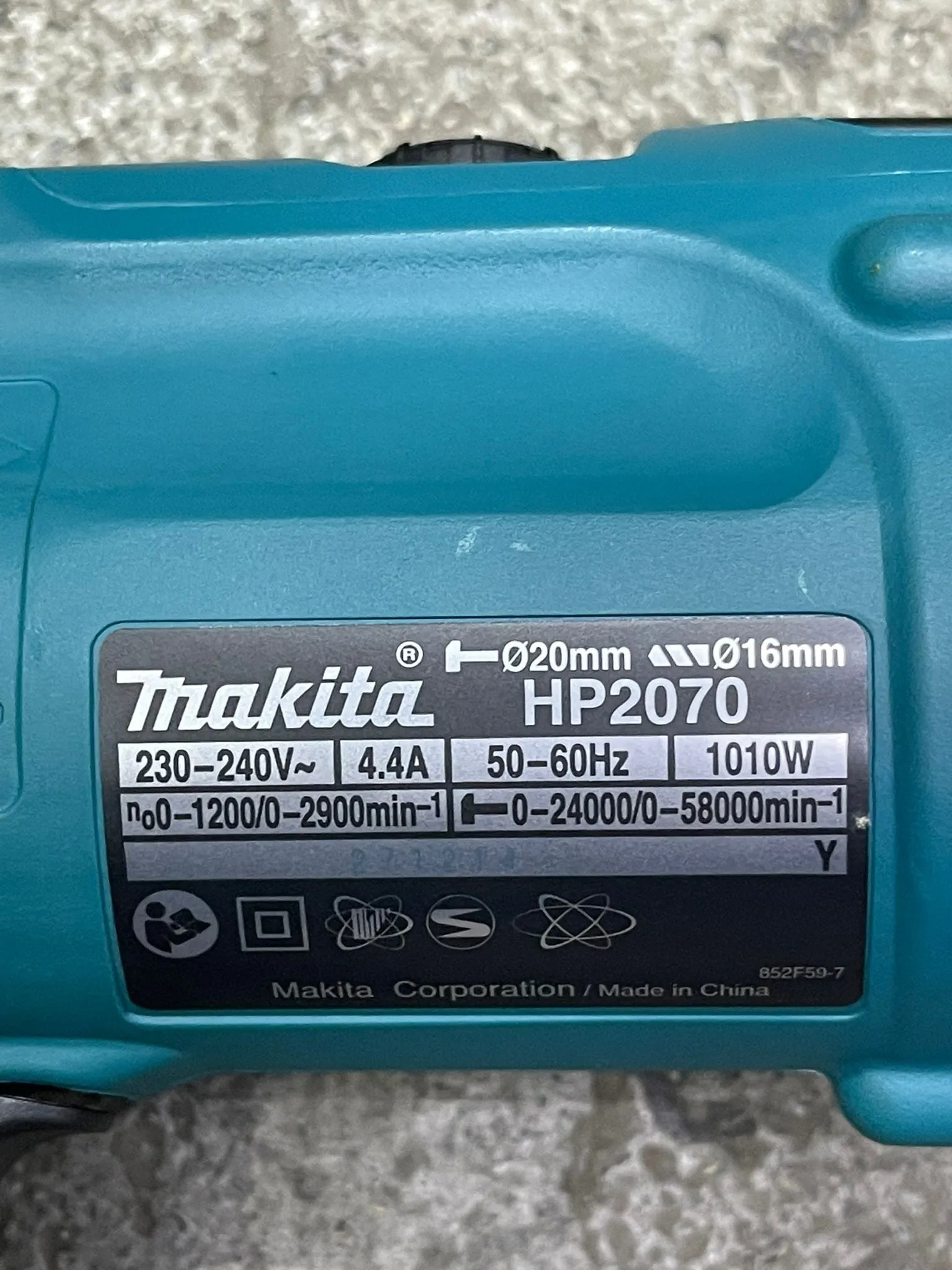 Makita HP2070 Hammer Drill Come with Metal drill Set M-force 19 pcs  (D-67583)  | Model: M-HP2070