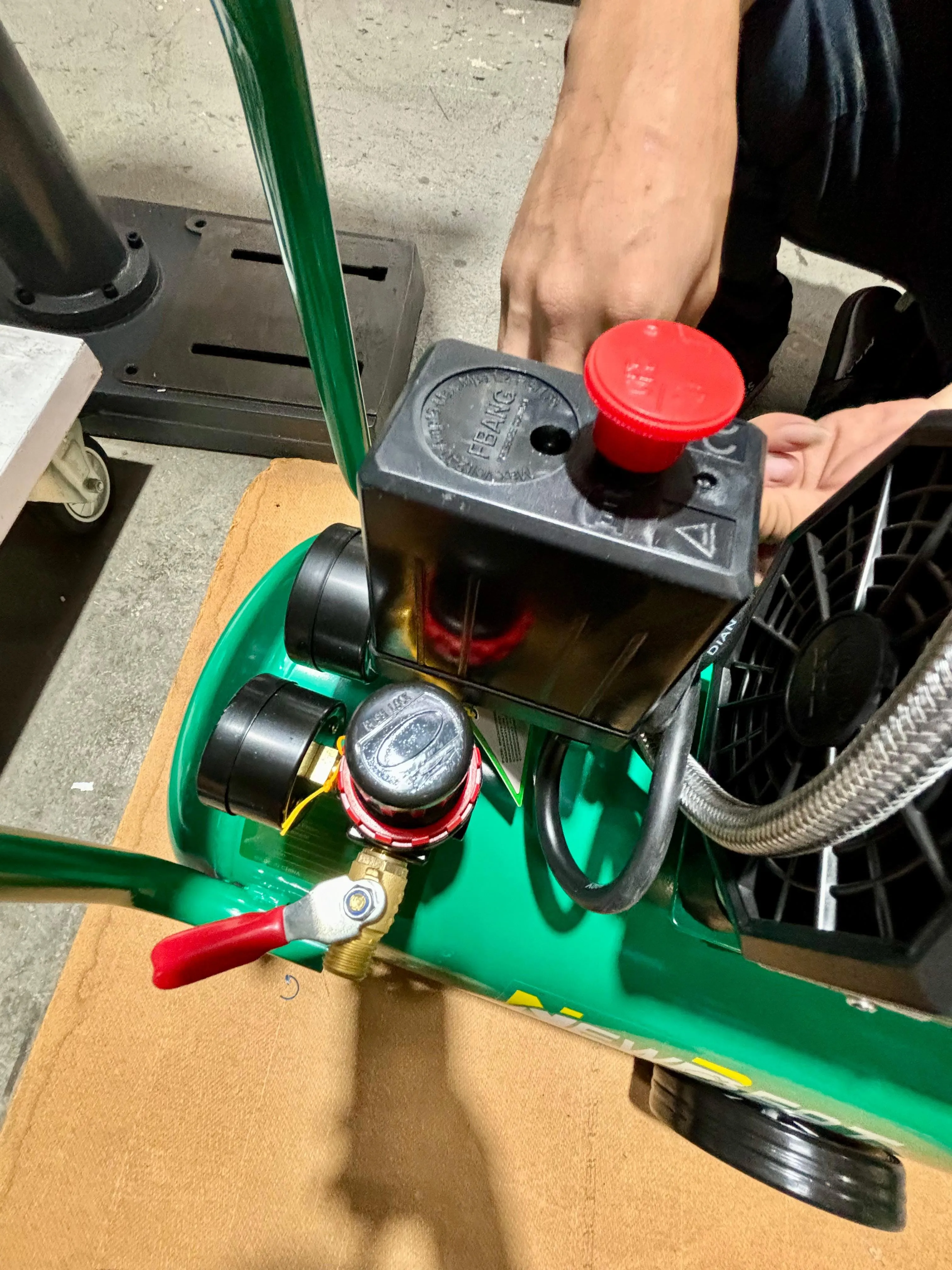 Newbeat 2.5Hp Oilless Air Compressor 24L | Model : NBT-AC-24L