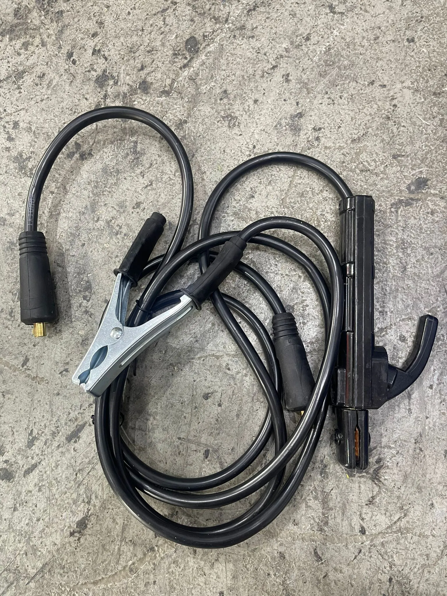 Riland Mma200e Welding Machine Come with 1.8m 10mm2 Welding Cable & 1.2m Earth Cable | Model : W-MMA200E-R