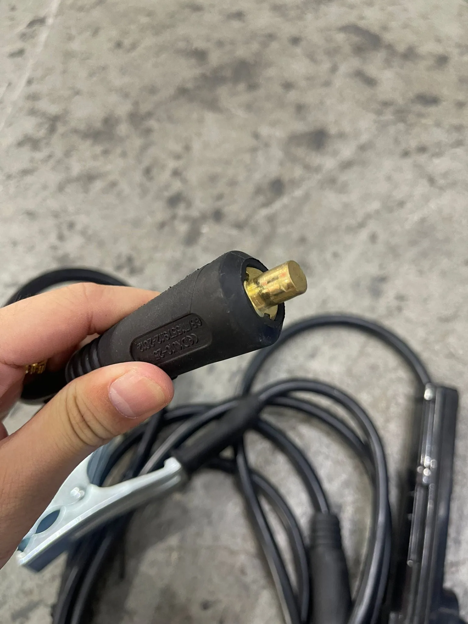 Riland Mma200e Welding Machine Come with 1.8m 10mm2 Welding Cable & 1.2m Earth Cable | Model : W-MMA200E-R