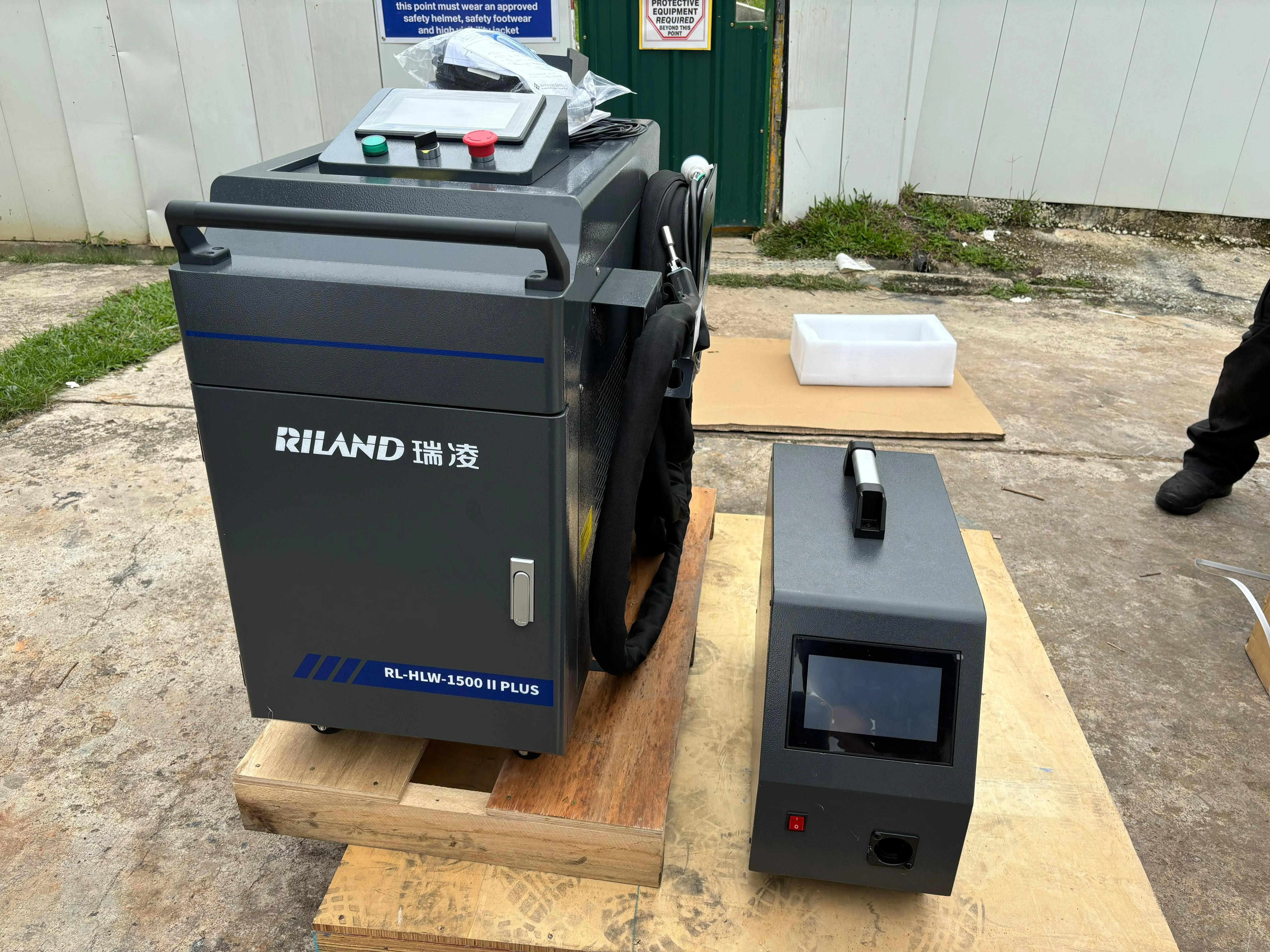 Riland Welding Machine 1500W 220V C/W Accessory | Model : RL-HLW-1500-PLUS