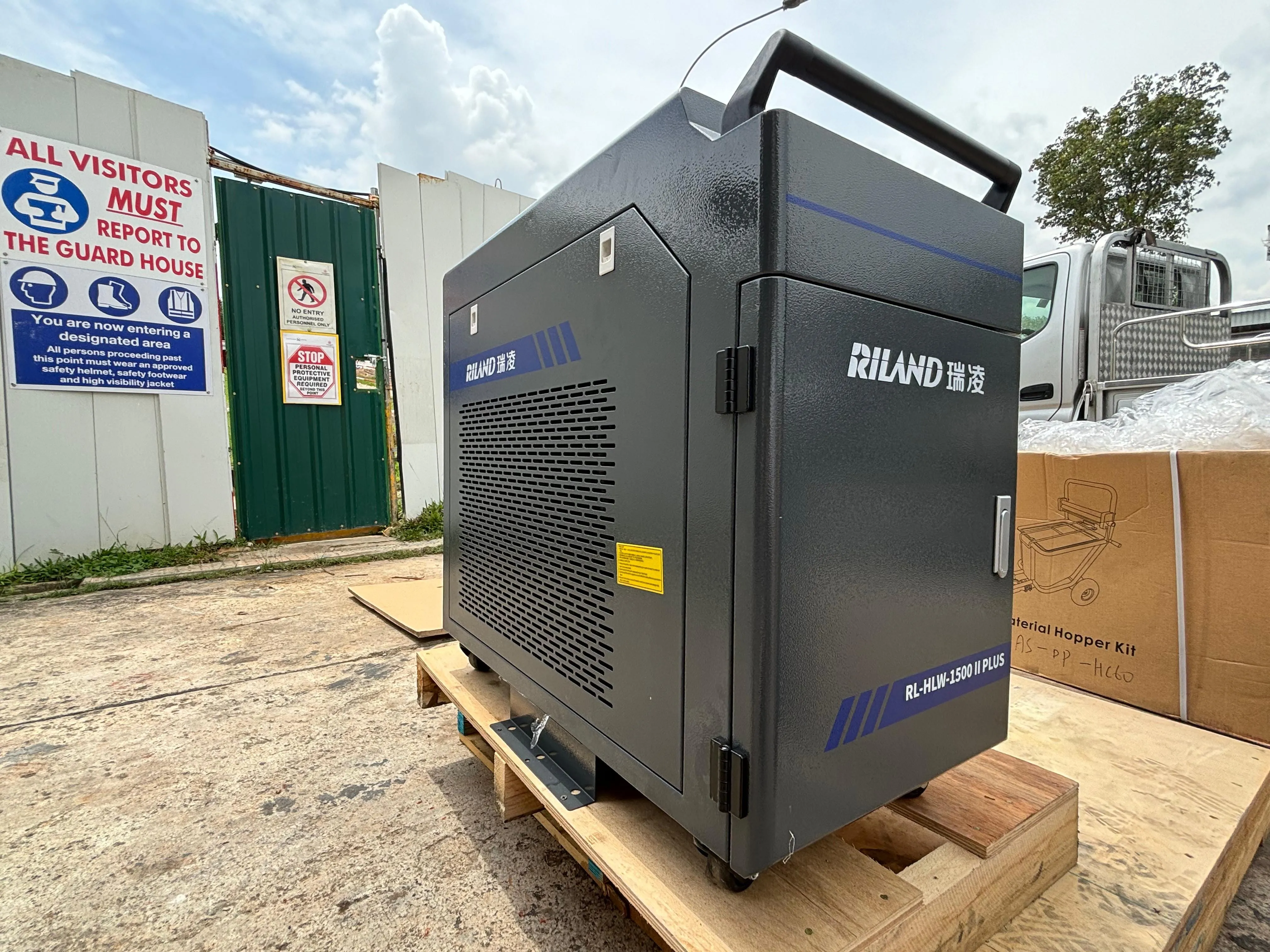 Riland Welding Machine 1500W 220V C/W Accessory | Model : RL-HLW-1500-PLUS