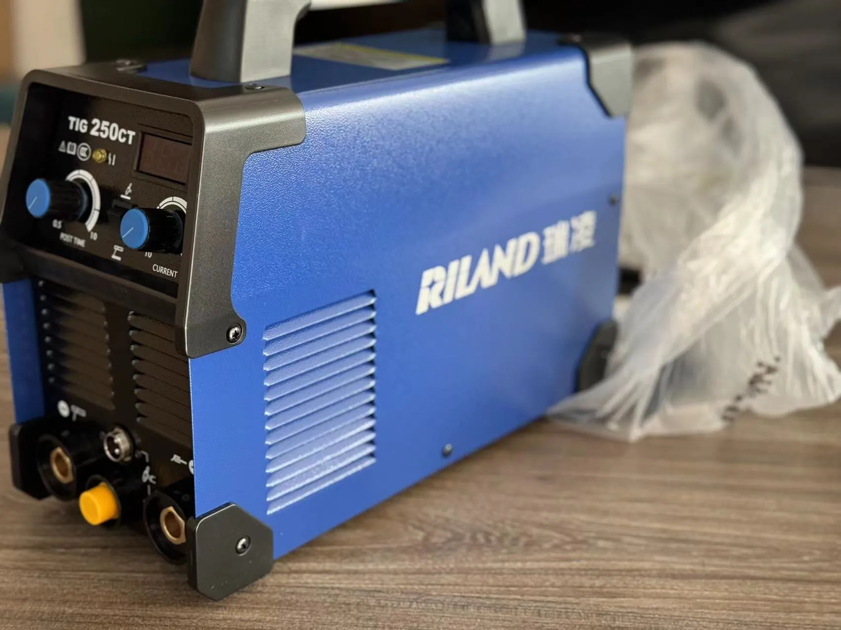 Riland Welding Machine (TIG/MMA) TIG250CT C/W 8m WP26 Torch And 3m Earth Clamp | Model: W-TIG250CT-R