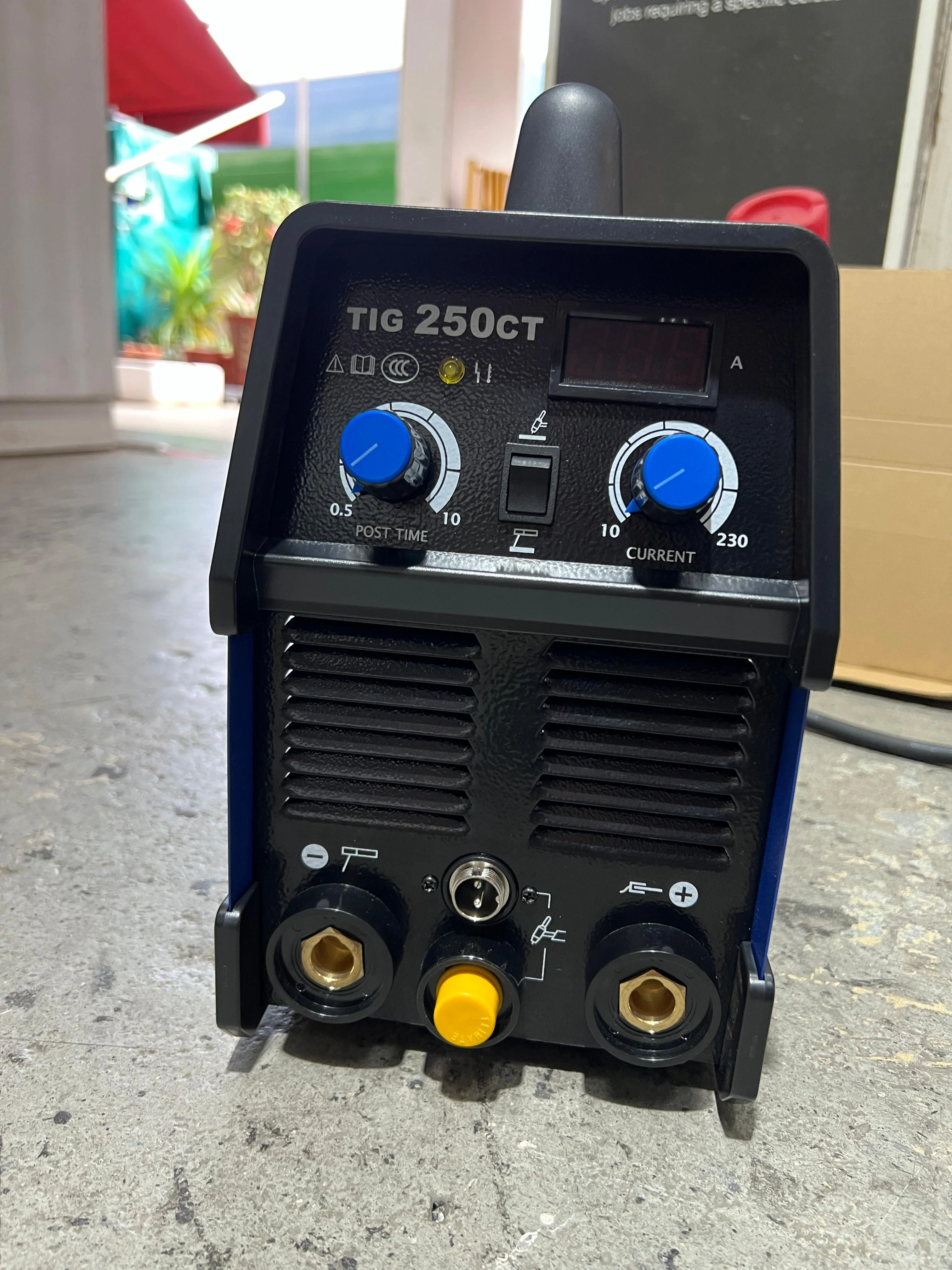 Riland Welding Machine (TIG/MMA) TIG250CT C/W 8m WP26 Torch And 3m Earth Clamp | Model: W-TIG250CT-R