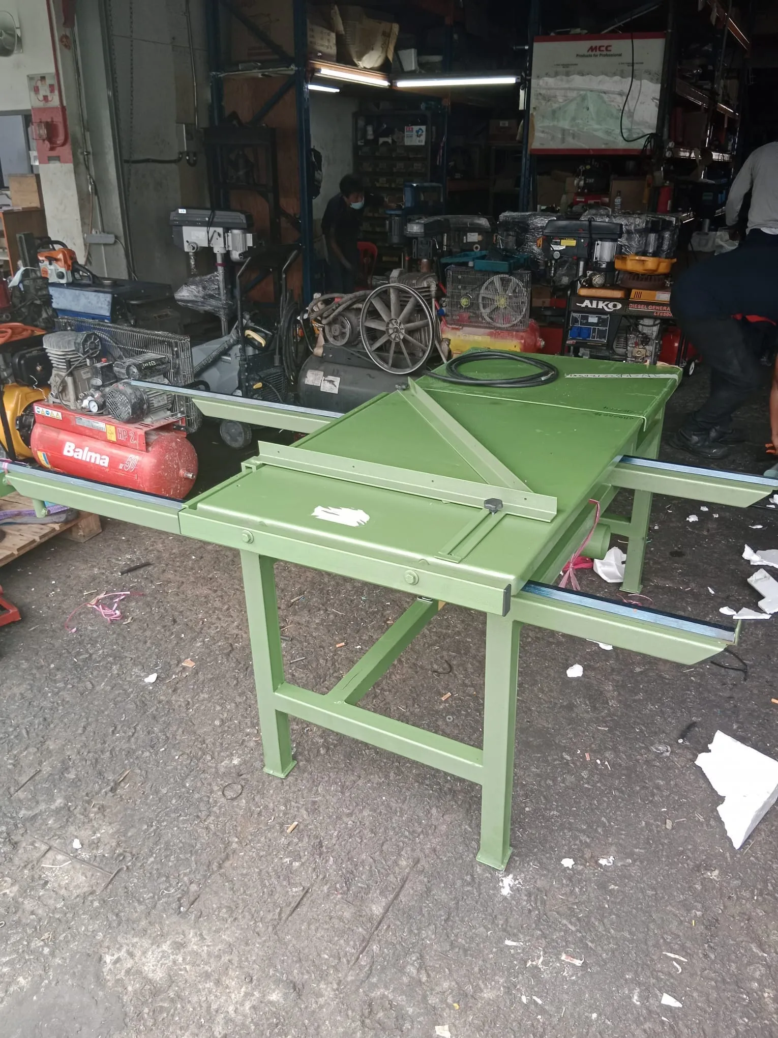 Sliding Table Saw With Hood | Model: FH143E