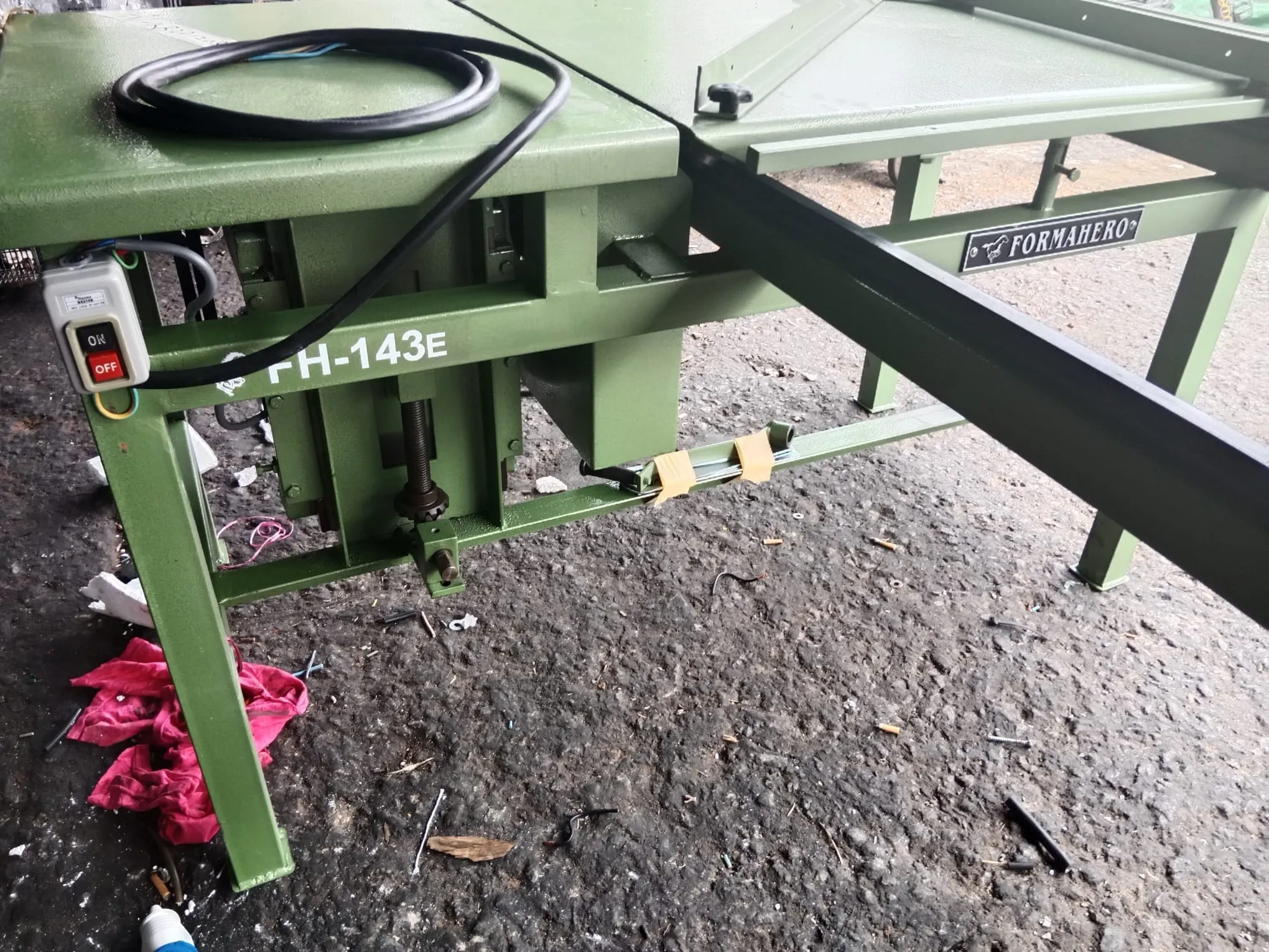 Sliding Table Saw With Hood | Model: FH143E