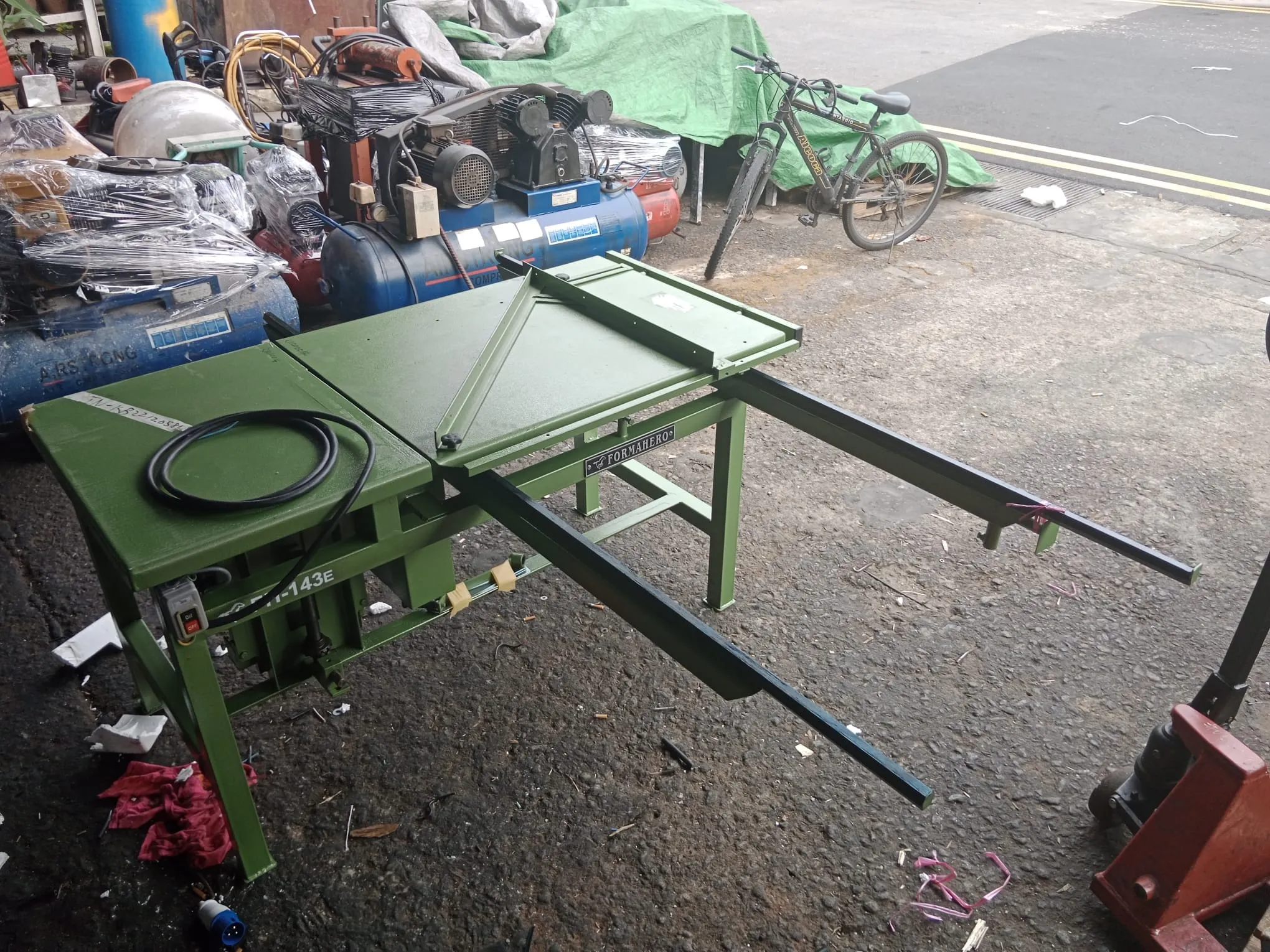 Sliding Table Saw With Hood | Model: FH143E