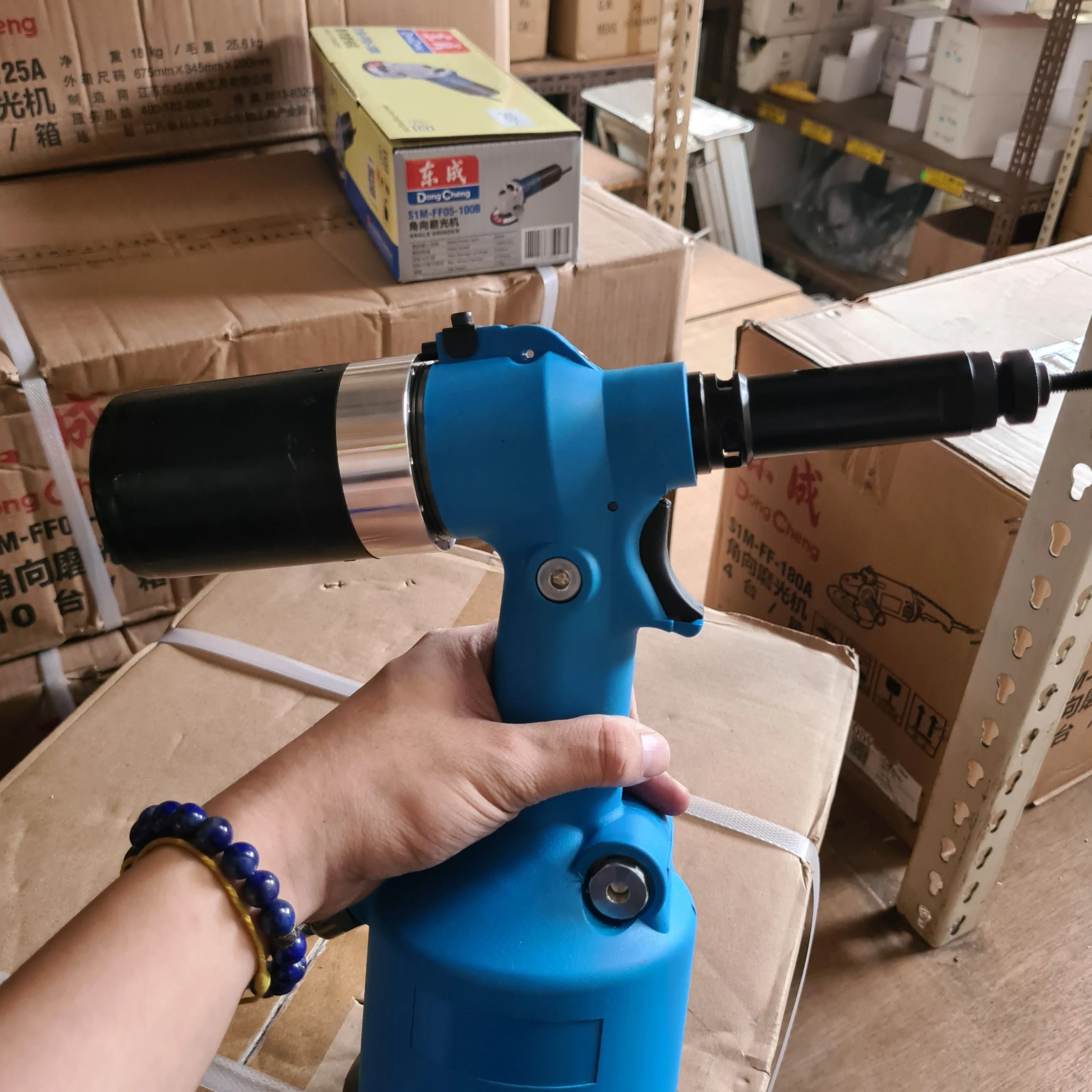 SRC Air Riveter | Model: HR-SRC55