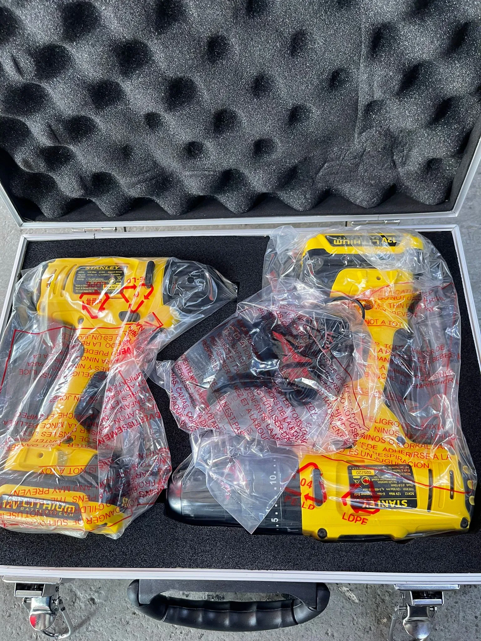 Stanley 12V Hammer Drill & Impact Drill Combo Kit  Come with 2 batteries . 1 Charger & 1 Flight Case | Model : SCHI121S2FK-B1
