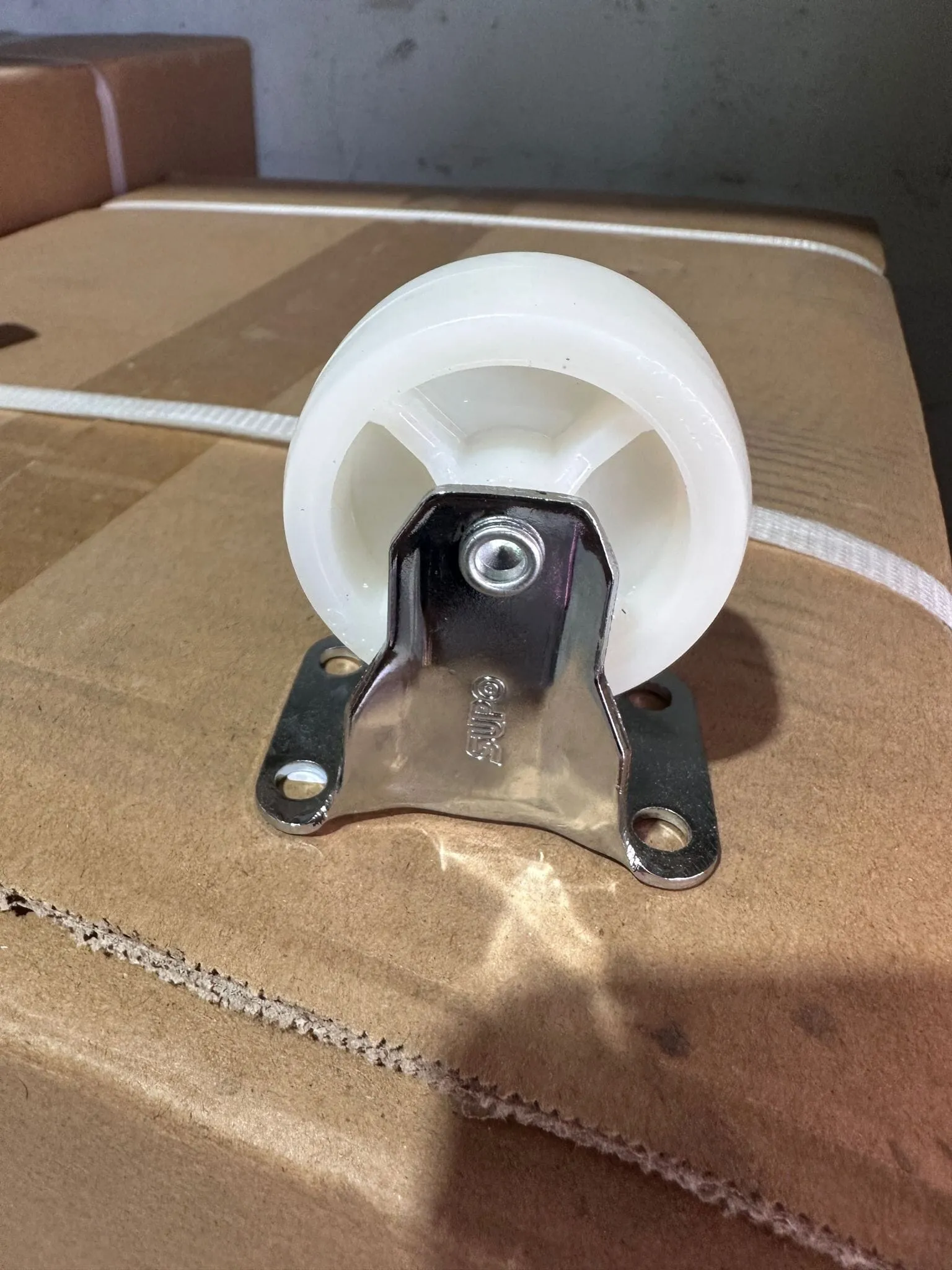 Supo White Wheel 1-1/2 - 5| Model : C- | Type : Swivel . Brake or Rigid
