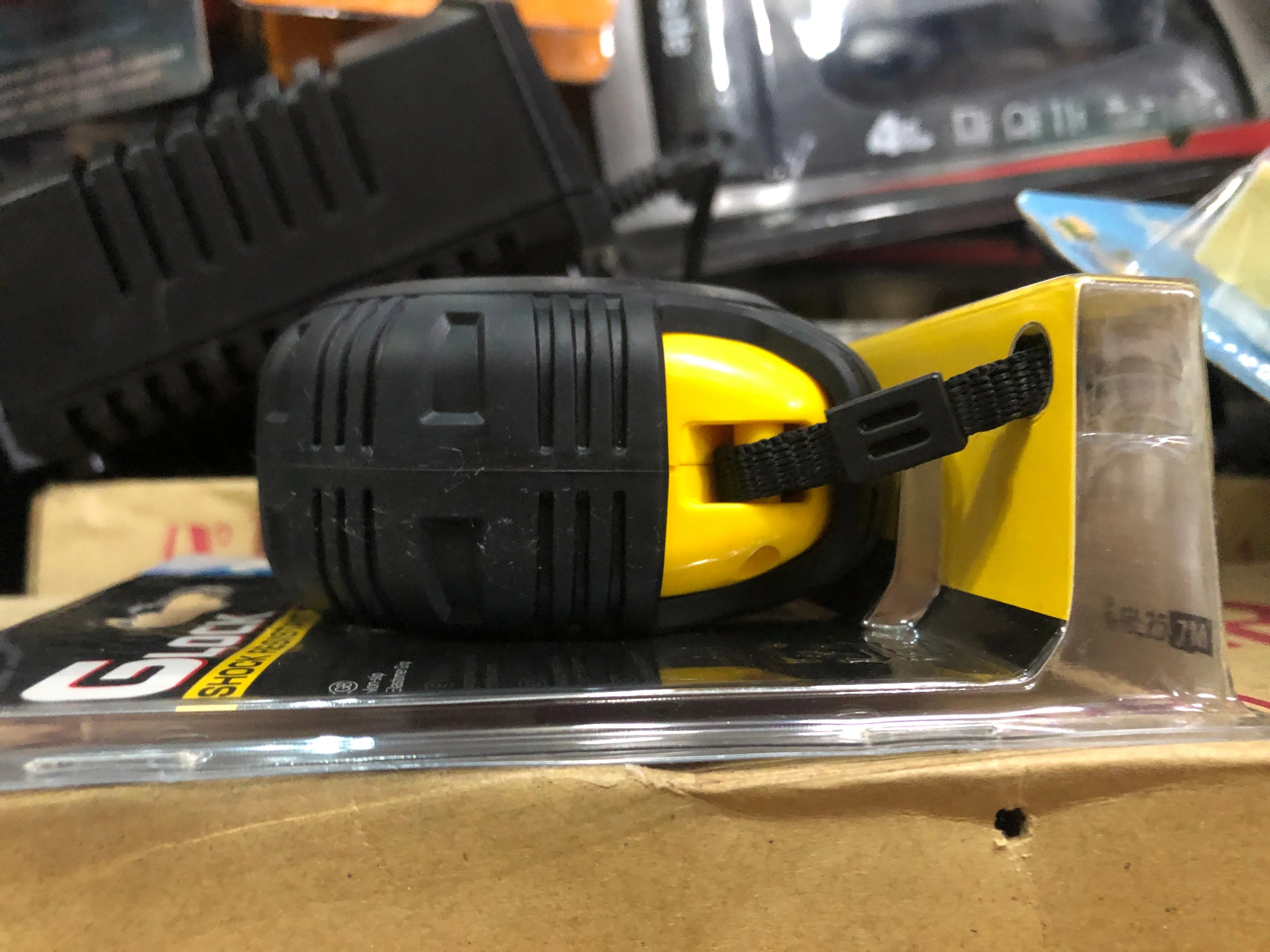 Tajima 7.5m (25ft) 25mm Wide. Shock Resistant Measuring Tape  | Model : 016-095-2575 (GLock-25)