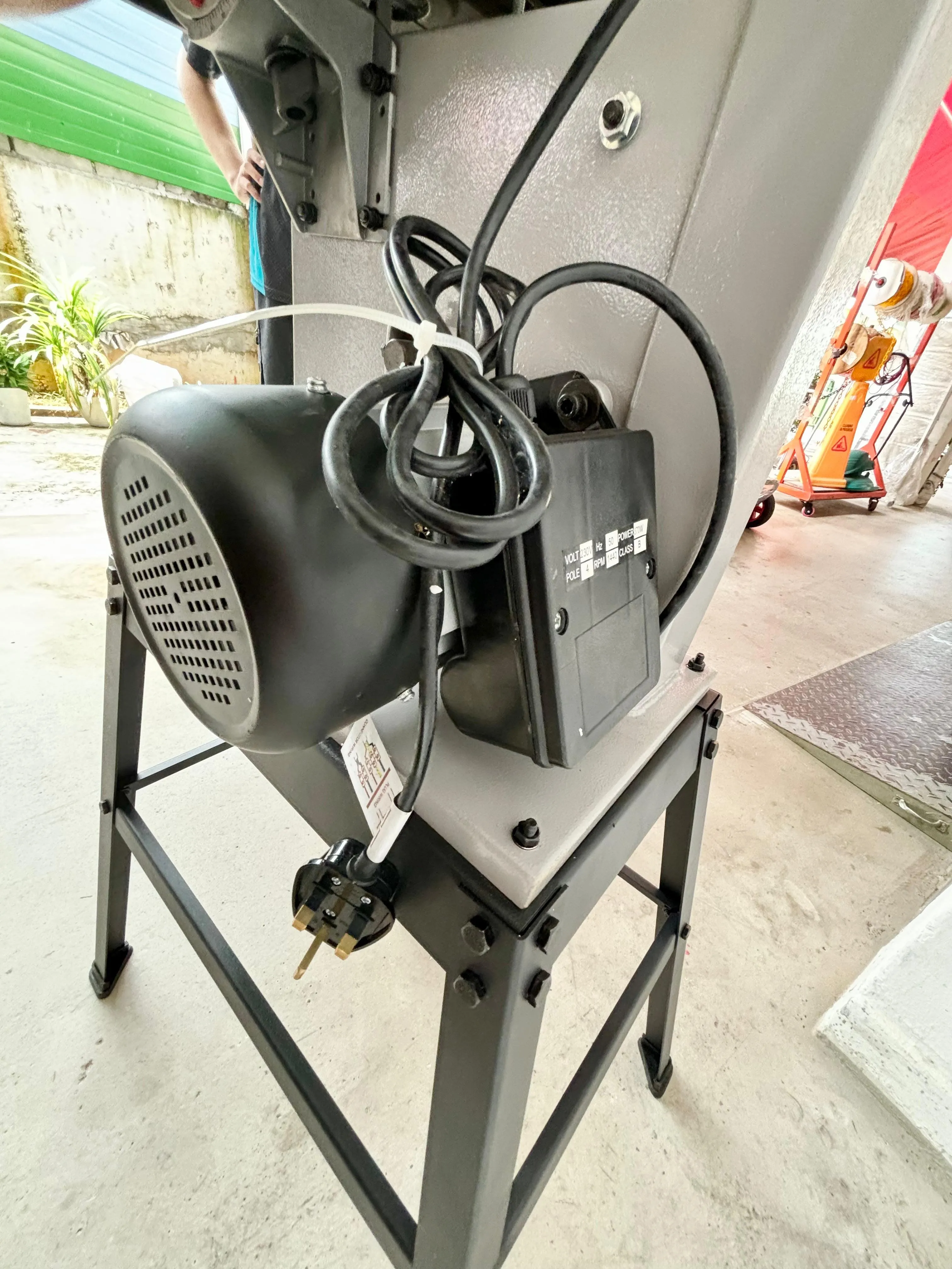Topline 10 Vertical Band Saw Wood Cutting Machine C/W 4 Legs Stand 230V | Model : BSM-BS250