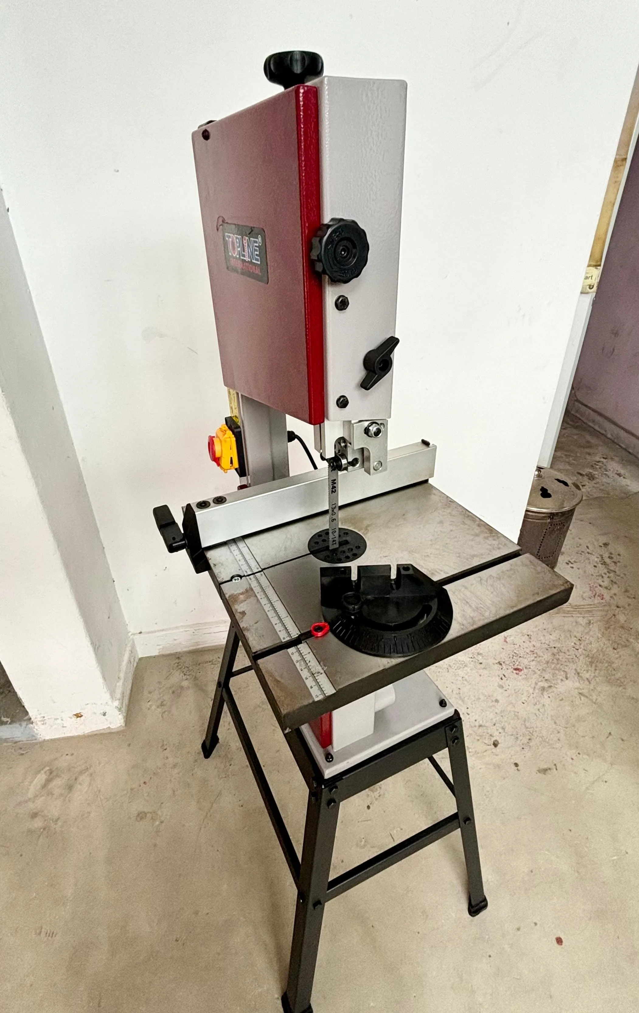 Topline 10 Vertical Band Saw Wood Cutting Machine C/W 4 Legs Stand 230V | Model : BSM-BS250