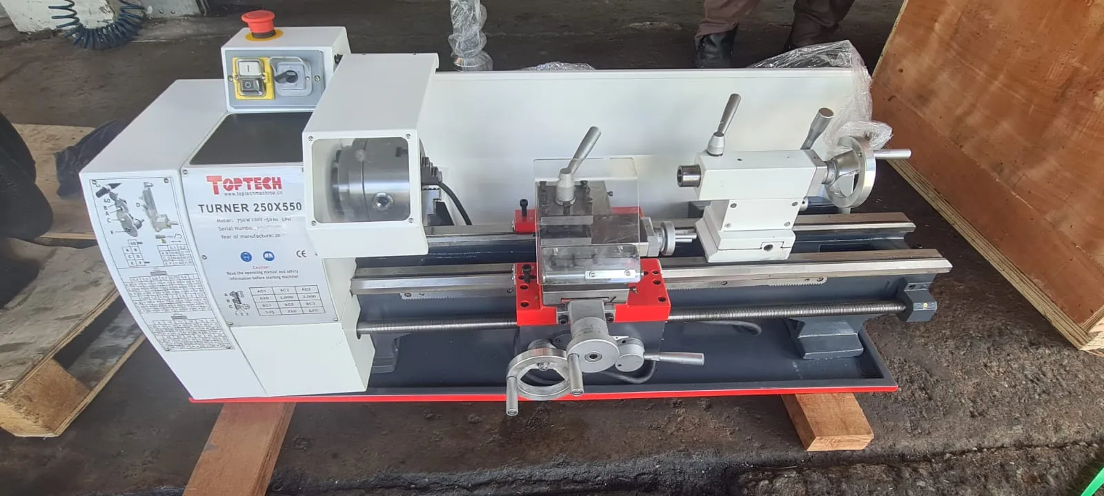 Toptech 230V Mini Lathe 50HZ 1PH | Model : TURNER-250F