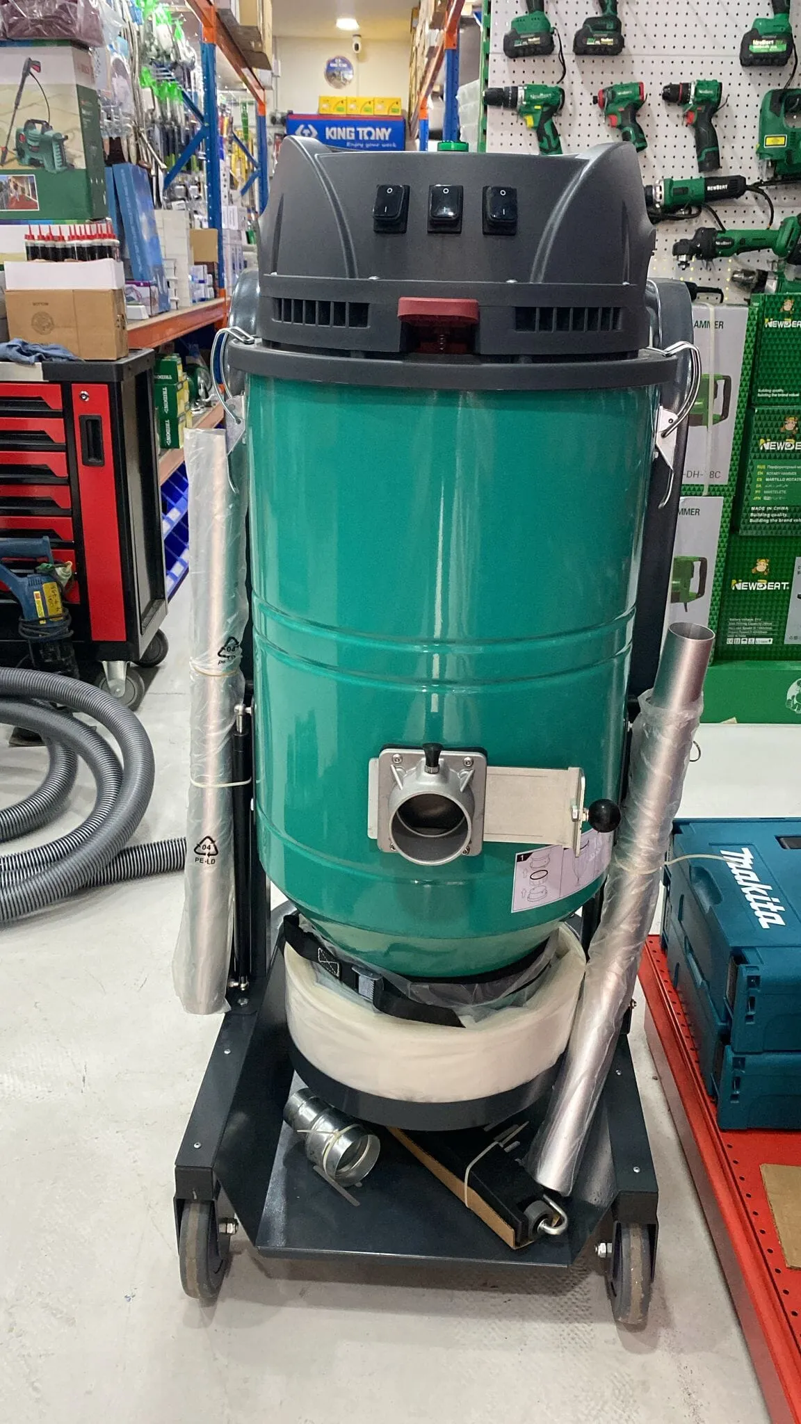 Worker 3 motor 240V Heavy Duty Dust Powder Vacuum Cleaner | Model : VC-WORKER