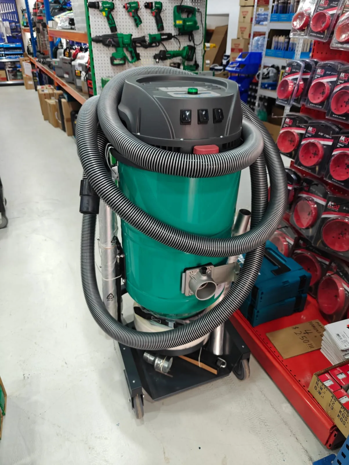Worker 3 motor 240V Heavy Duty Dust Powder Vacuum Cleaner | Model : VC-WORKER