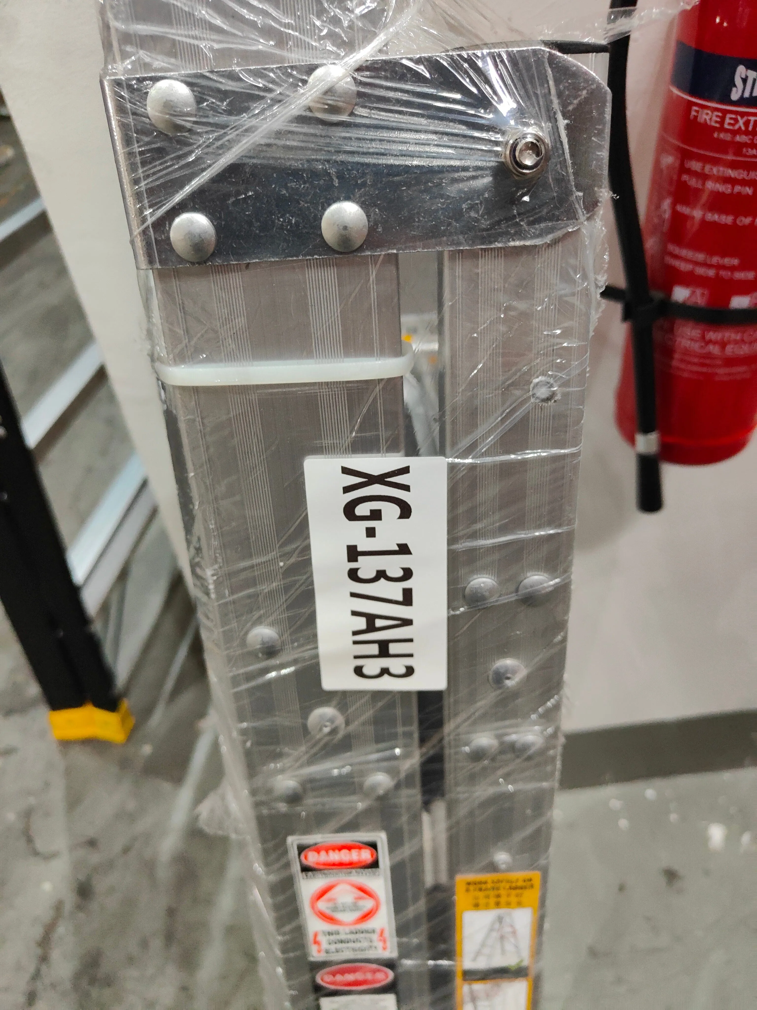 XG Aluminium Step Ladder with Hand Rails | Model : L-XG137AH