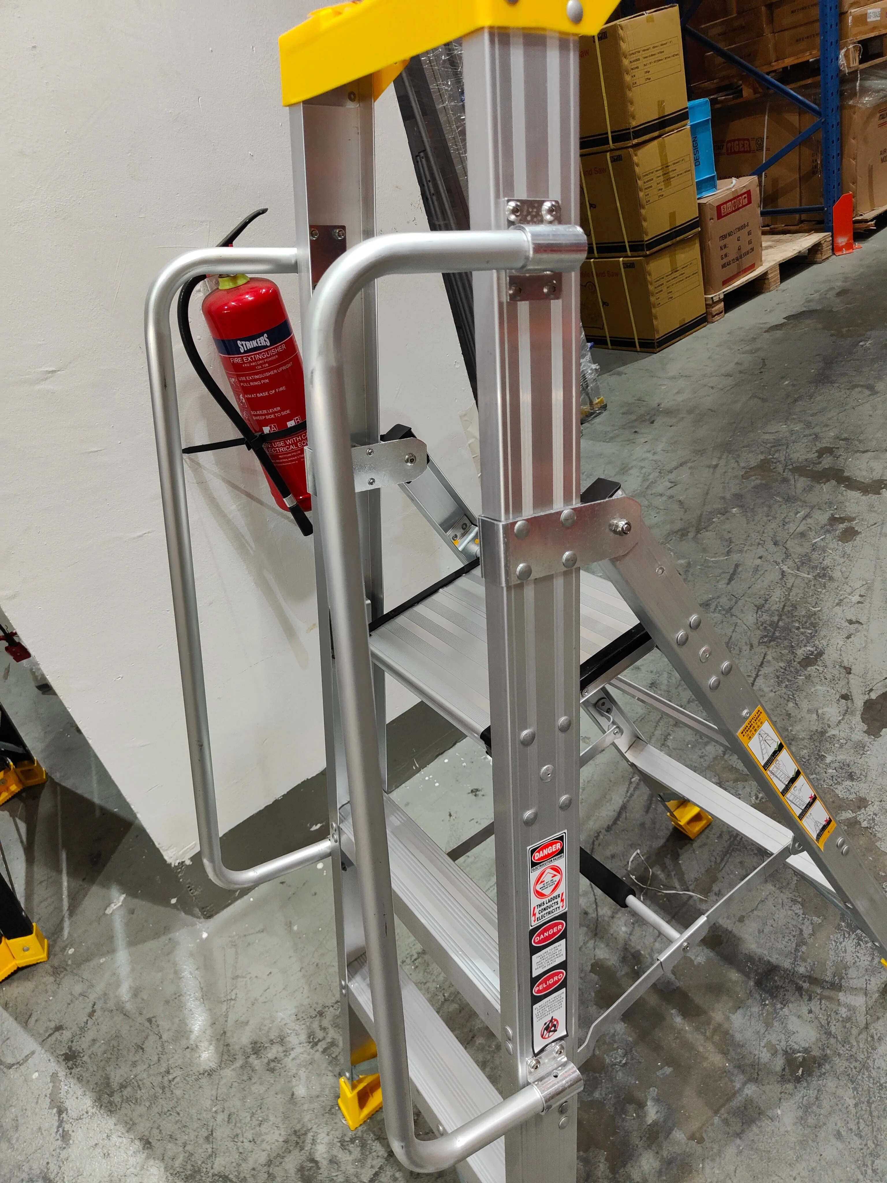 XG Aluminium Step Ladder with Hand Rails | Model : L-XG137AH