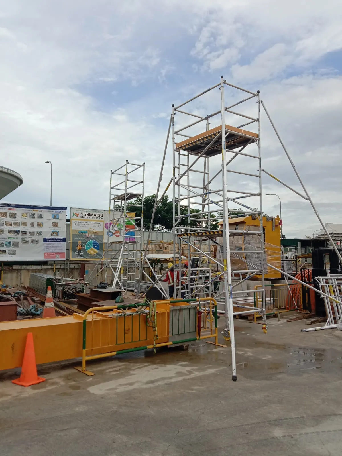 XG Aluminum 4.5m Stand Platform Height Scaffolding Double Width Ladder Tower | Model : L-XG178SW-4.5M